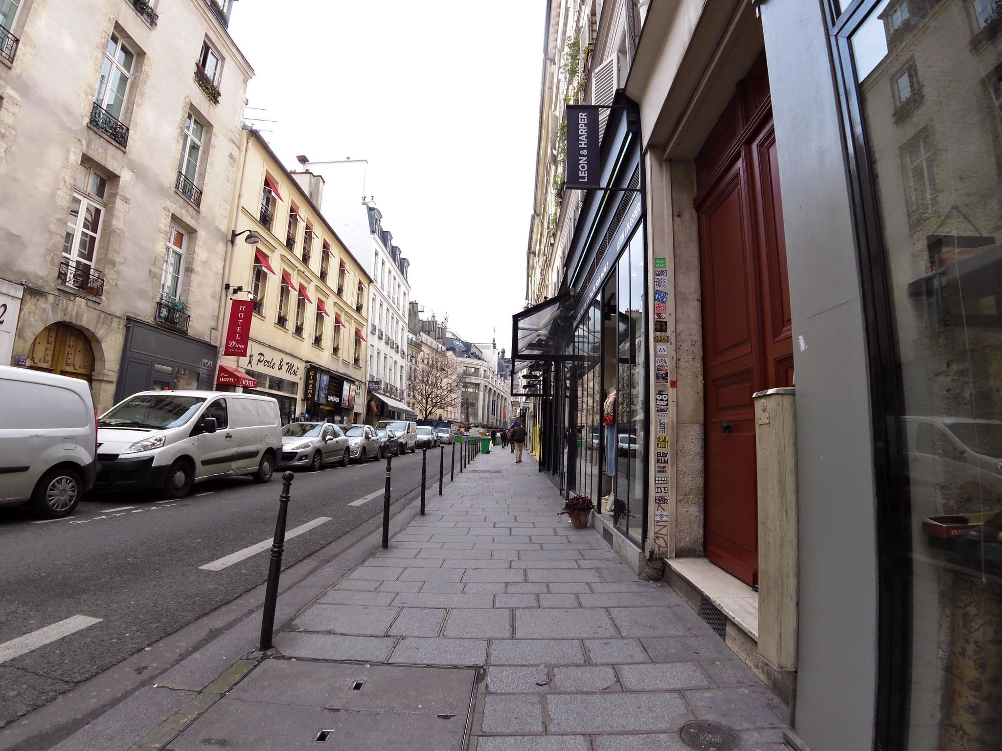 Street view near Hotel D'Win, Paris 04 Hôtel-de-Ville — © zors1843 (CC BY-SA · Mapillary)
