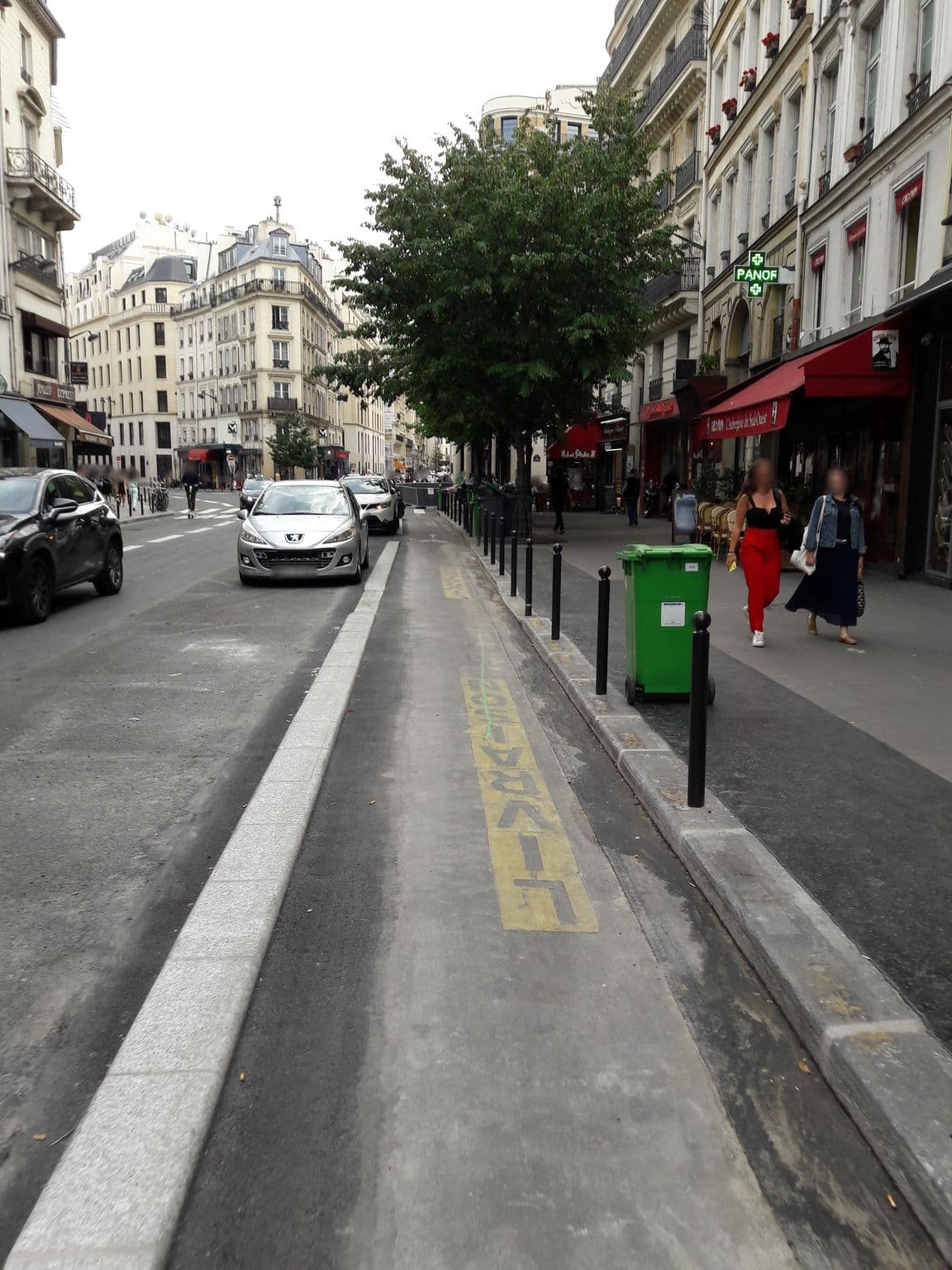 Street view near AirBnB - Rue Montmarte, Paris 09 Opéra — © florimondable (CC BY-SA · Mapillary)