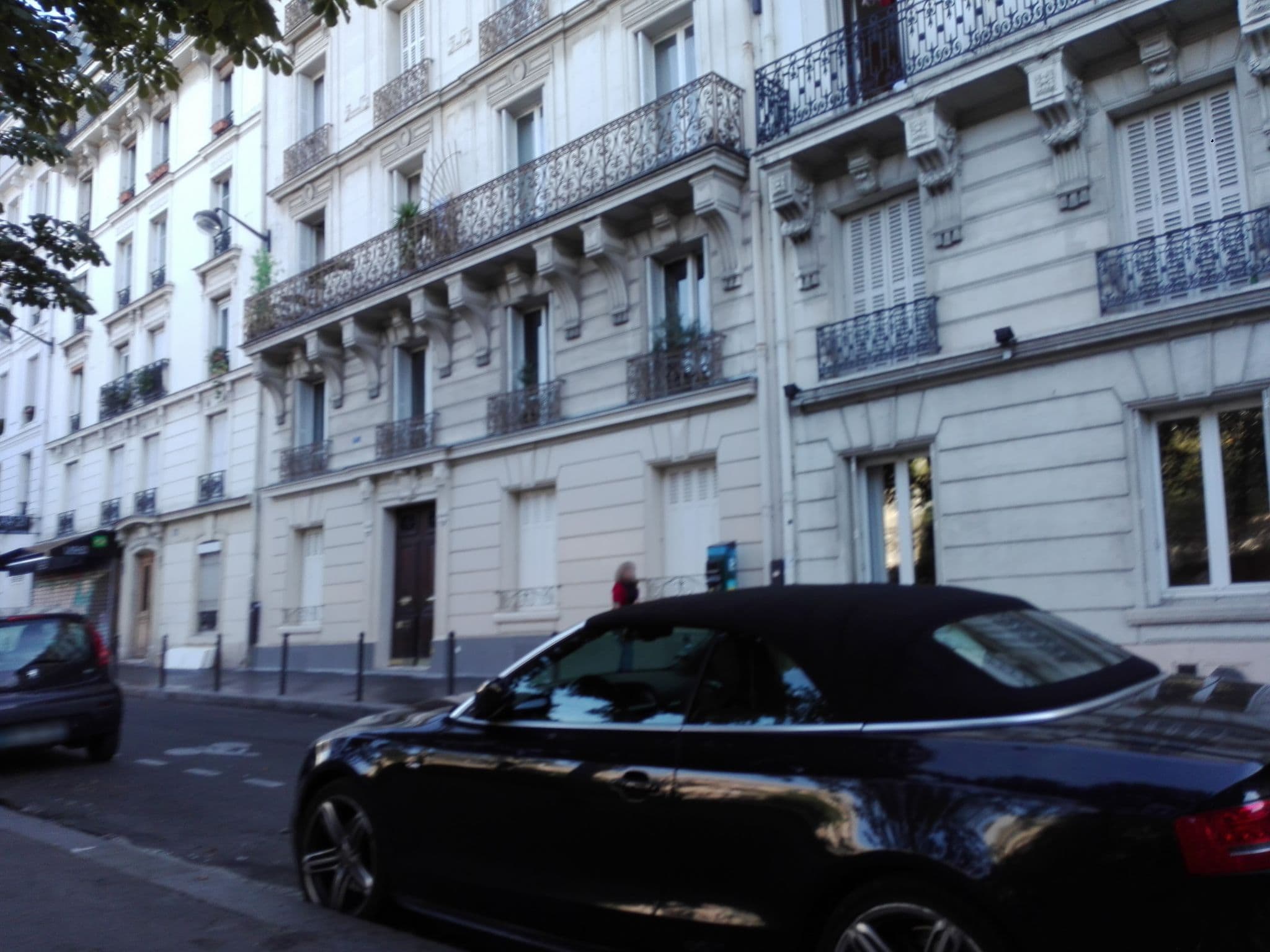 Street view near Hôtel du Square d'Anvers, Saint-Vincent de Paul — © javiersanp (CC BY-SA · Mapillary)