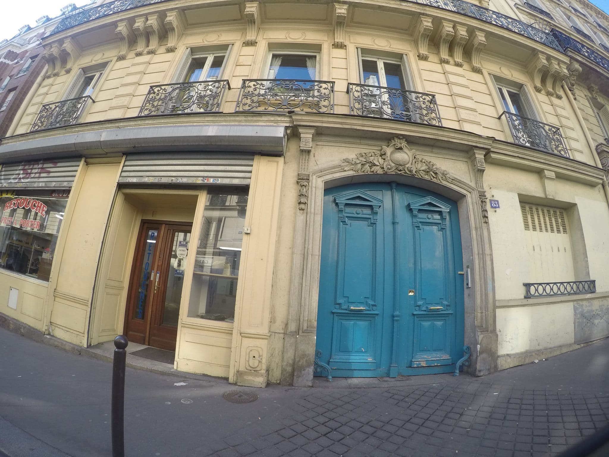 Street view near Le85 Paris, Porte Saint-Denis — © ccossio (CC BY-SA · Mapillary)