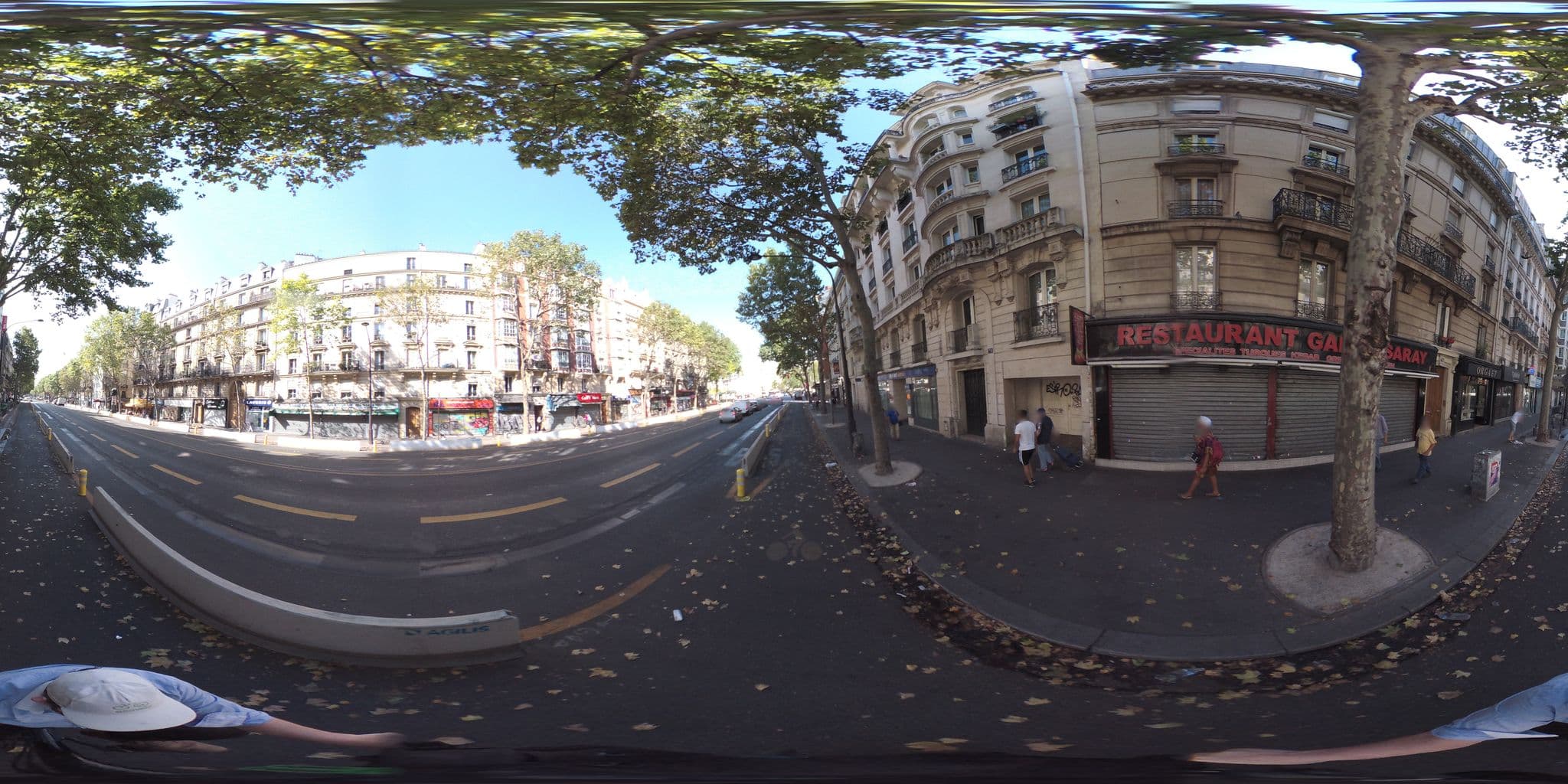 Street view near Kyriad Paris 18 - Porte De Clignancourt - Montmartre, Paris 18 Buttes-Montmartre — © geovelo (CC BY-SA · Mapillary)