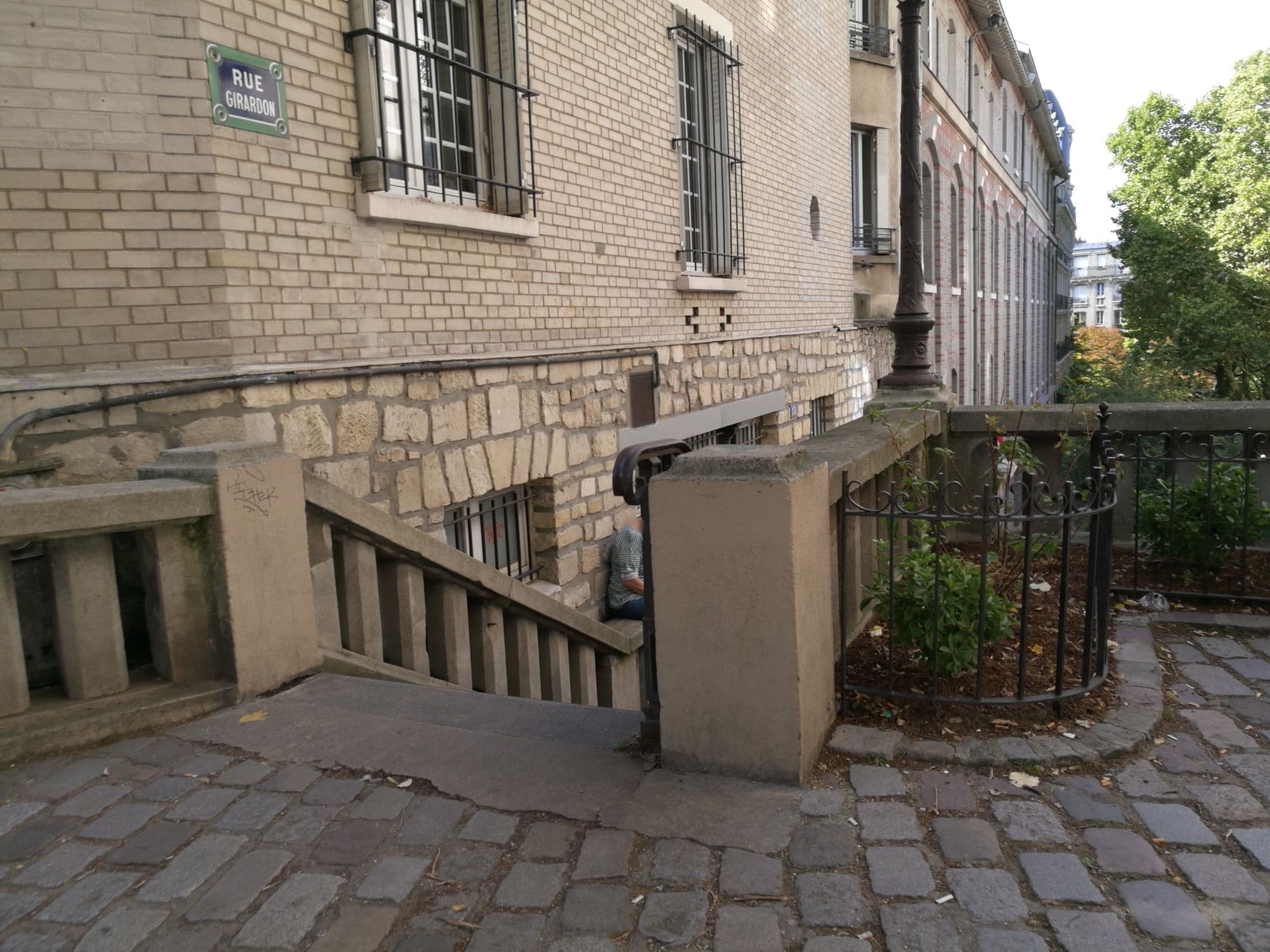 Street view near Le Mas de So, Paris 18 Buttes-Montmartre — © lga (CC BY-SA · Mapillary)