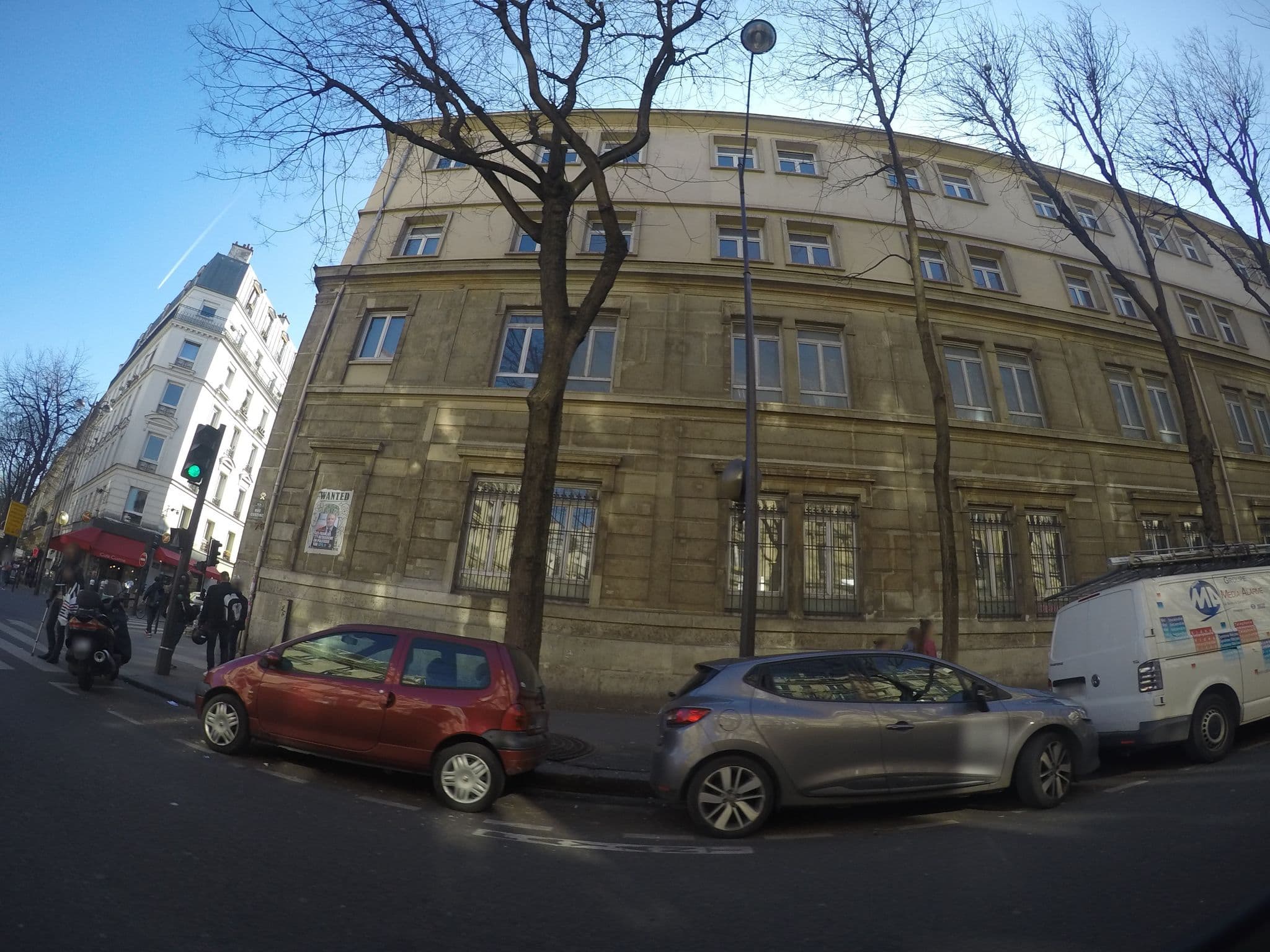 Street view near Hotel Boronali Paris, Paris 18 Buttes-Montmartre — © ccossio (CC BY-SA · Mapillary)