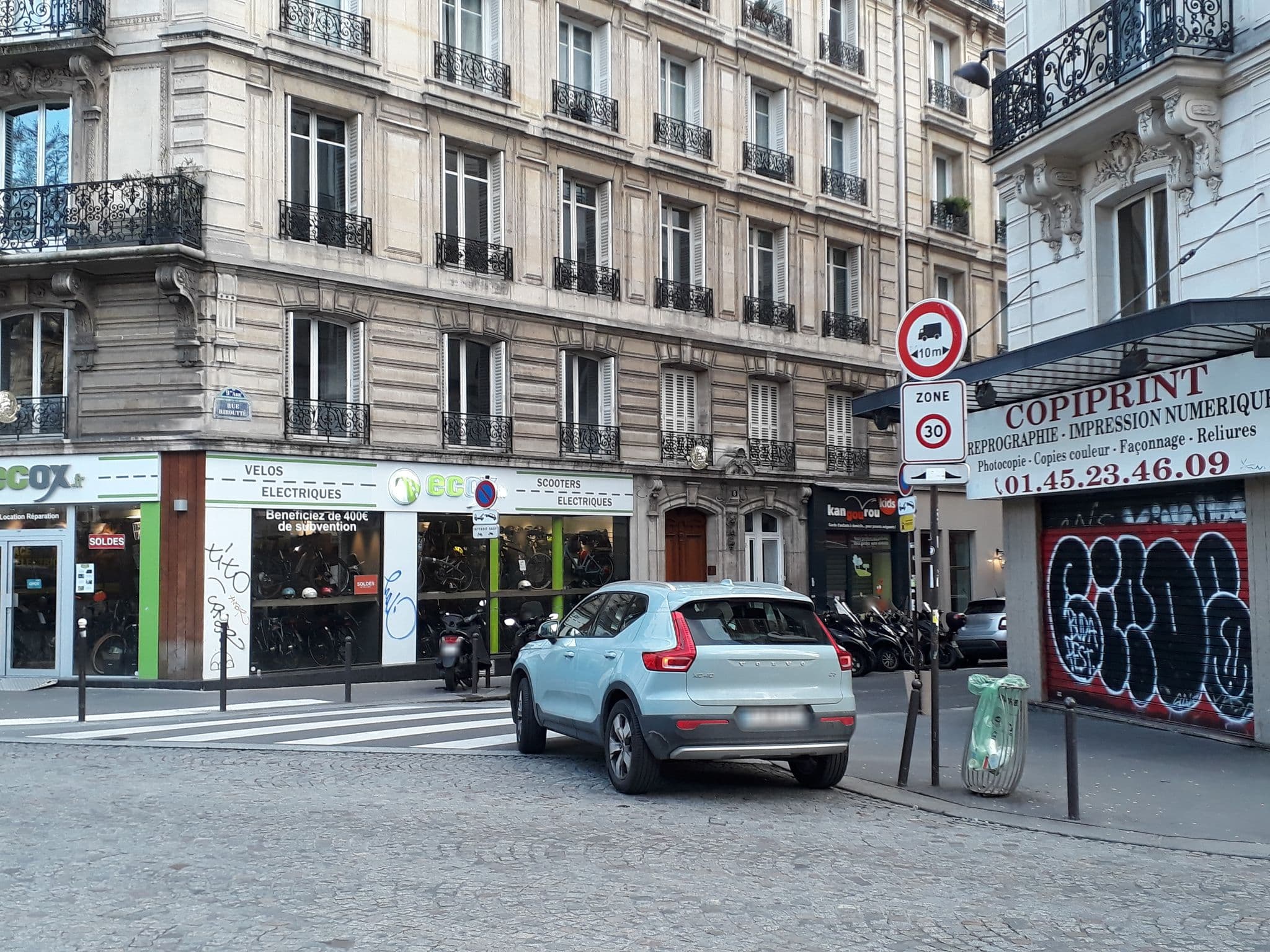 Street view near Hôtel Anjou Lafayette, Porte Saint-Denis — © laurentlouf (CC BY-SA · Mapillary)