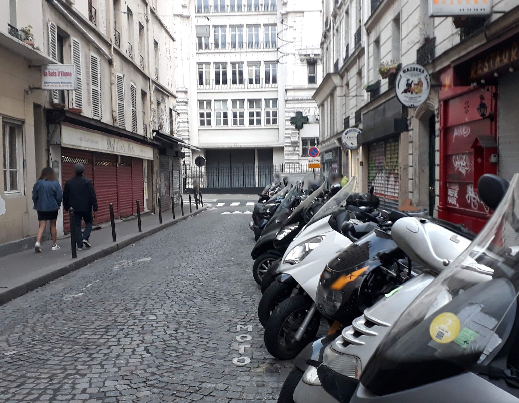 Street view near Hotel des Olympiades, Saint-Vincent de Paul — © laurentlouf (CC BY-SA · Mapillary)