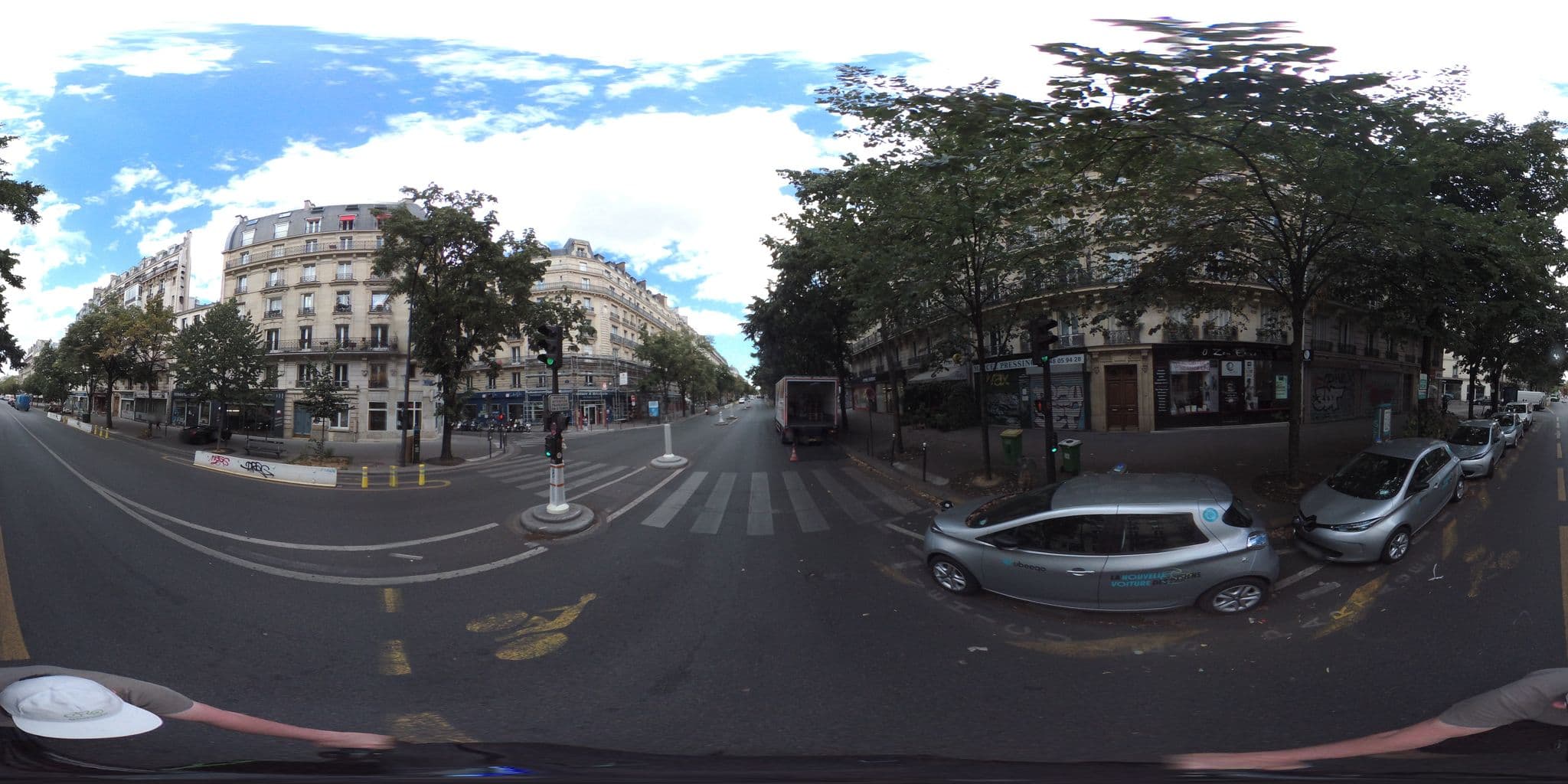 Street view near Hôtel de la Paix, Folie Méricourt — © geovelo (CC BY-SA · Mapillary)