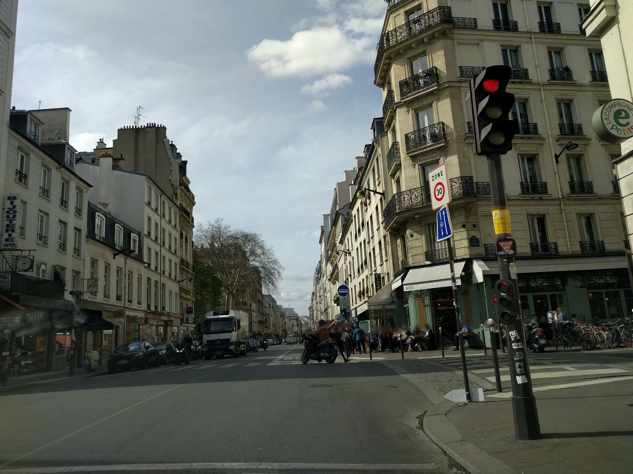 Street view near Aij, Quinze-Vingts — © mappy_sa (CC BY-SA · Mapillary)