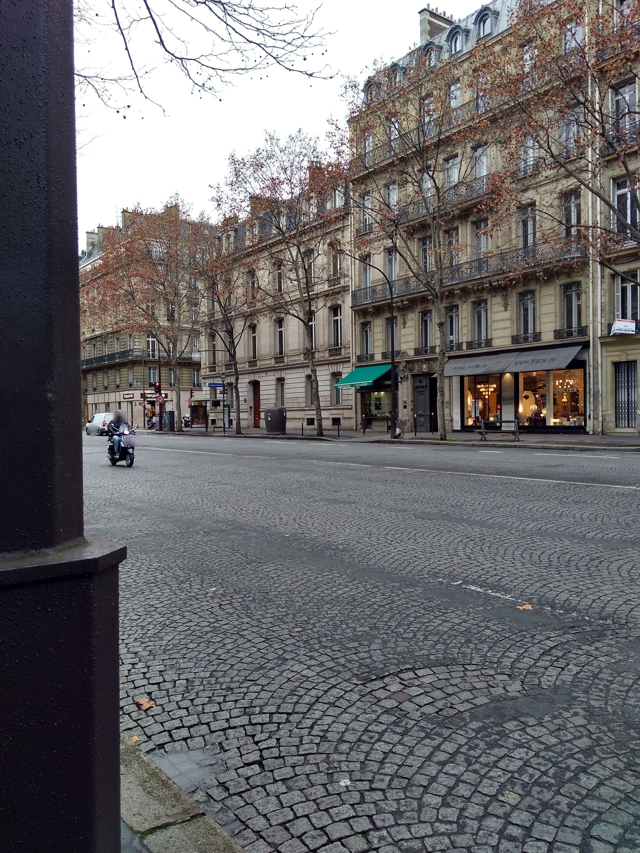 Street view near Adagio Apparthotel, Paris 08 Élysée — © nlehuby (CC BY-SA · Mapillary)