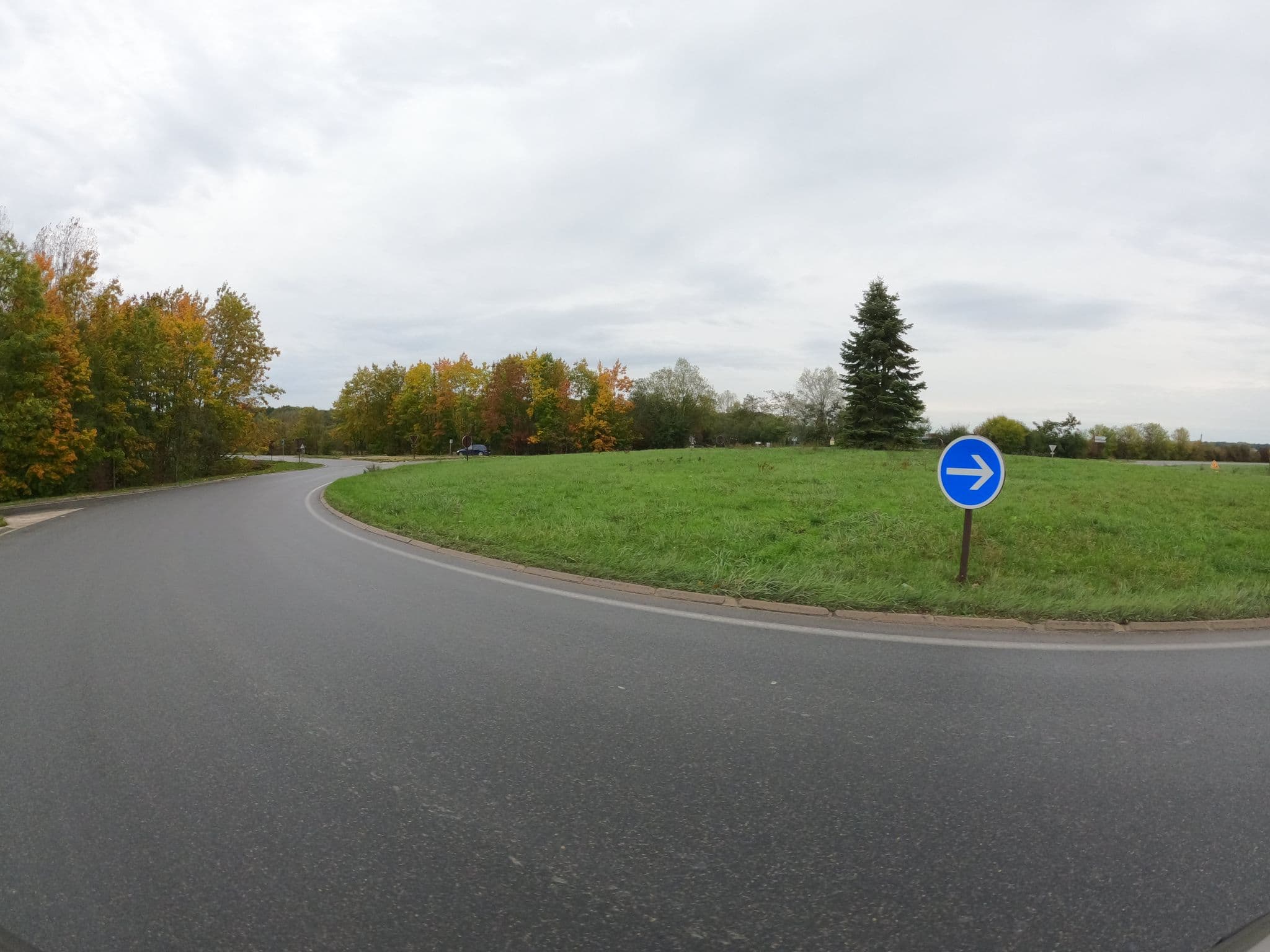 Street view near Nr 1012, Villeneuve-le-Comte — © stephanep (CC BY-SA · Mapillary)