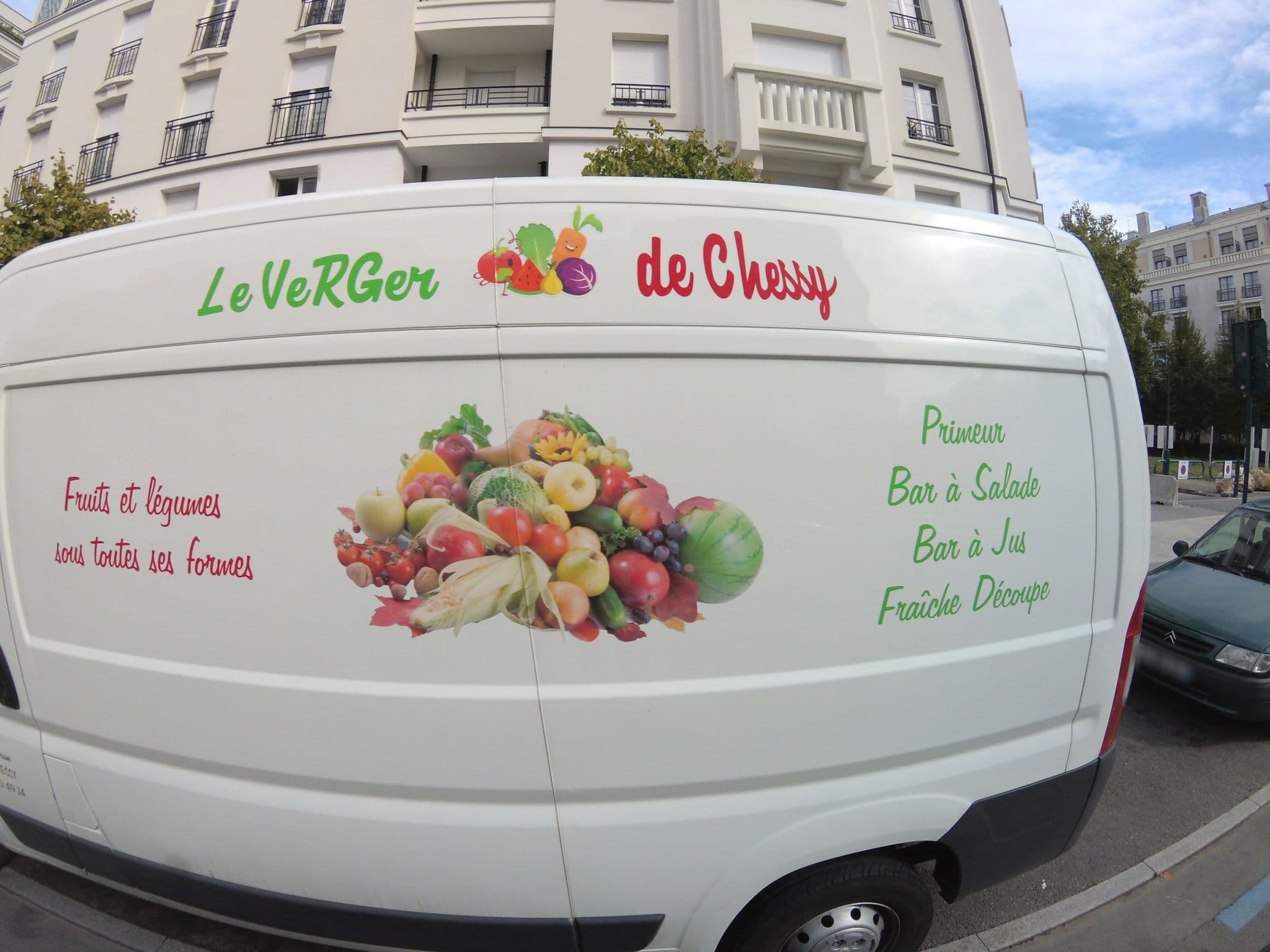 Street view near Le Charleston, Serris — © stephanep (CC BY-SA · Mapillary)