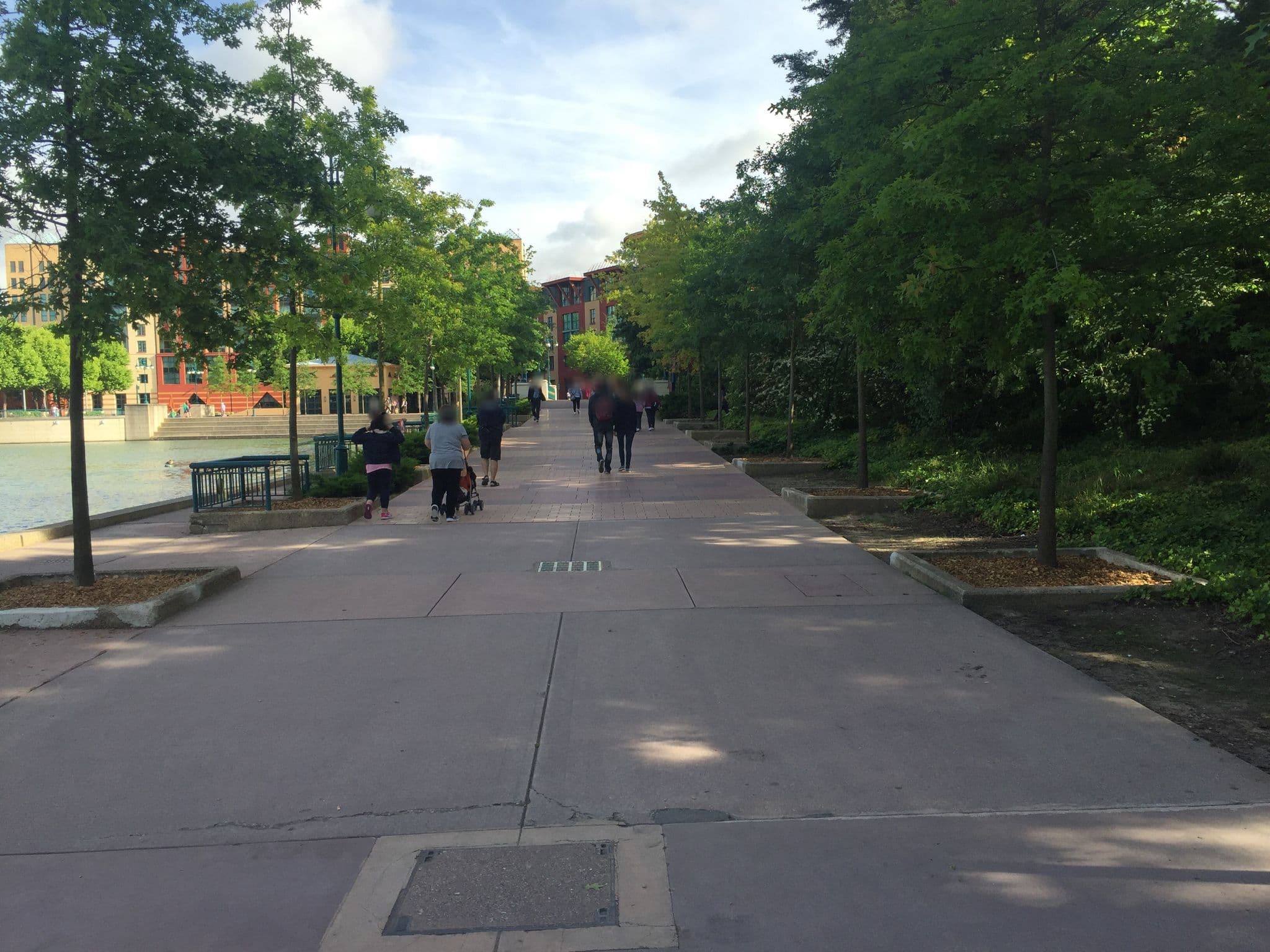 Street view near room 2330, Magny-le-Hongre — © thepriben (CC BY-SA · Mapillary)