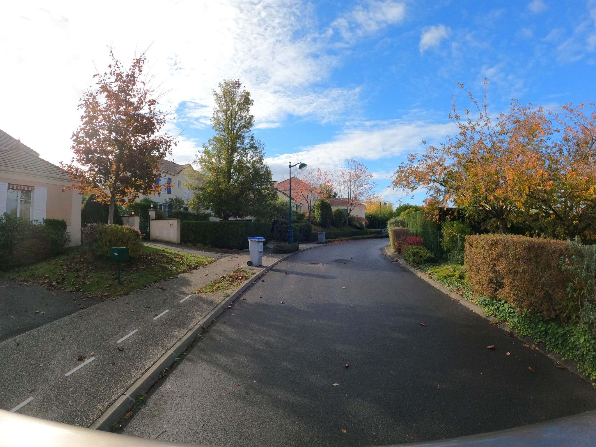 Street view near Villa Cendrillon, Magny-le-Hongre — © stephanep (CC BY-SA · Mapillary)