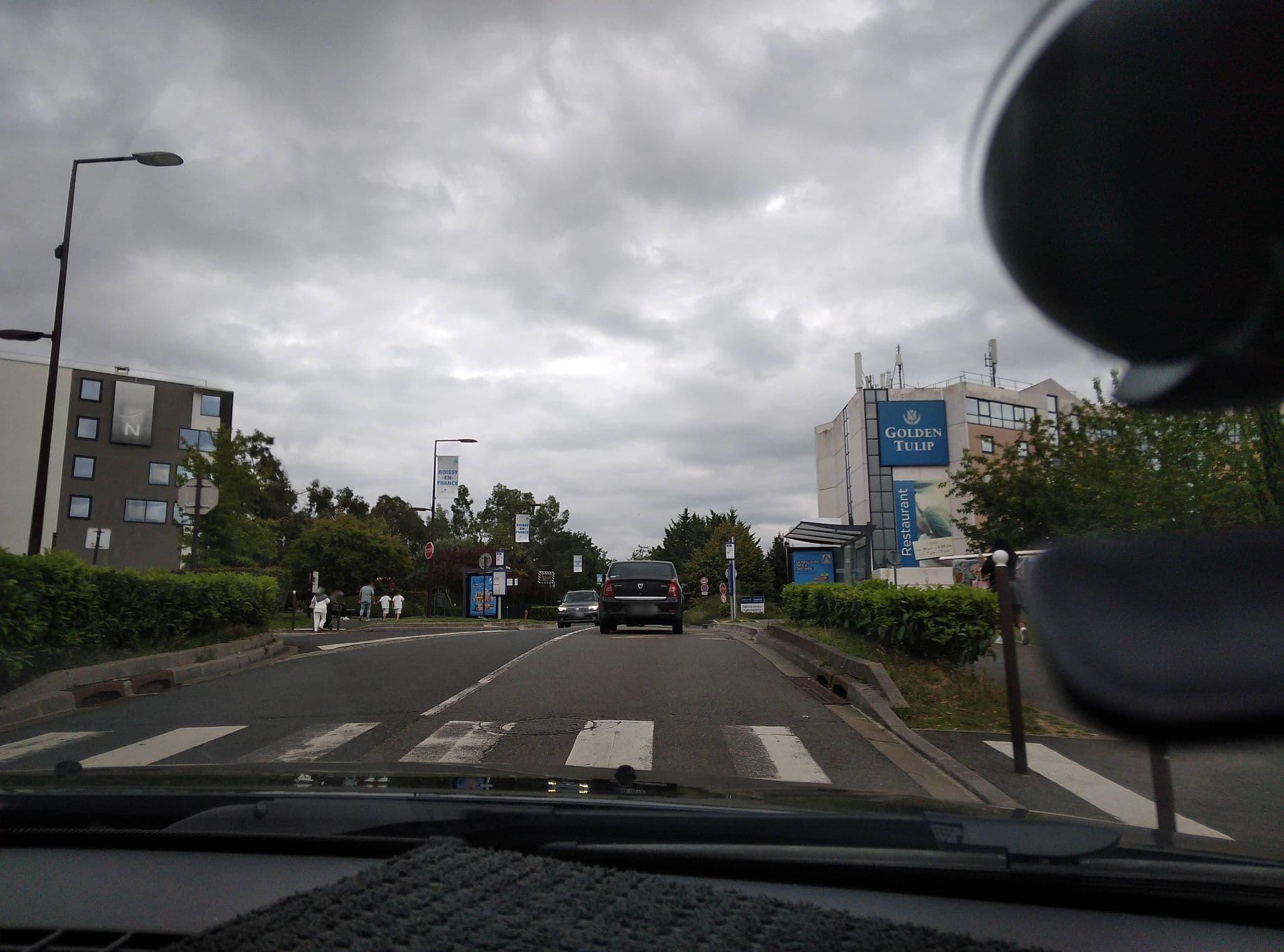 Street view near park inn, Roissy-en-France — © didoudidi77 (CC BY-SA · Mapillary)
