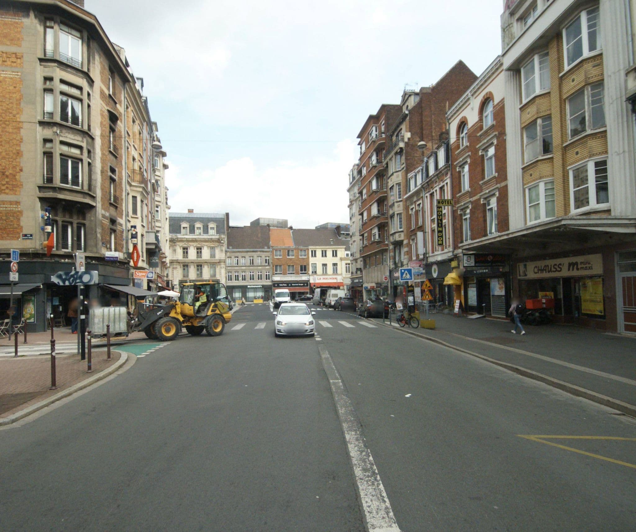 Street view near Le Floreal, Lille — © melimmergis (CC BY-SA · Mapillary)
