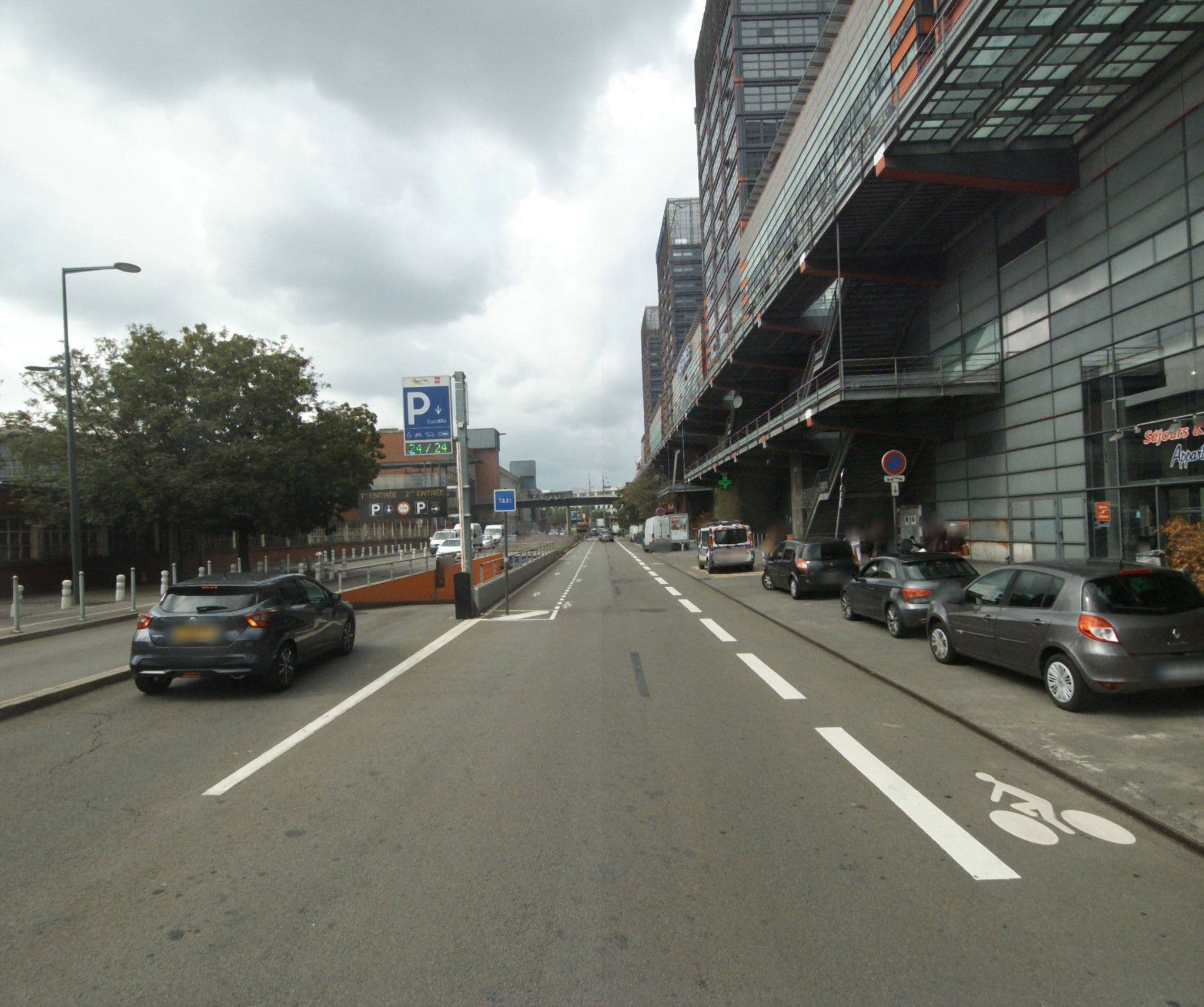Street view near Appart Hotel, La Madeleine — © melimmergis (CC BY-SA · Mapillary)