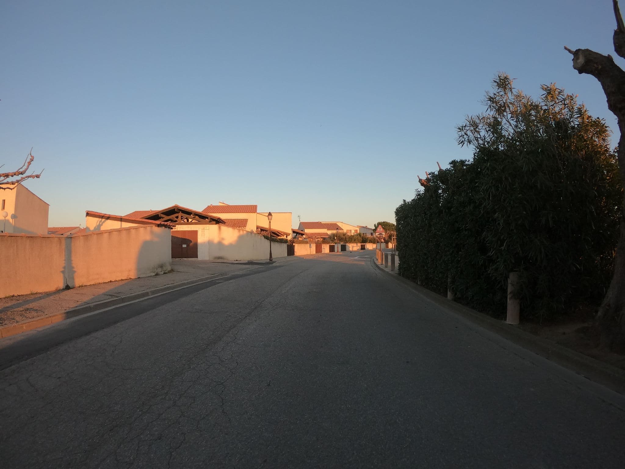 Street view near Aire Municipale Saintes-Maries-de-la-Mer (Centre), Saintes-Maries-de-la-Mer — © joostjakob (CC BY-SA · Mapillary)