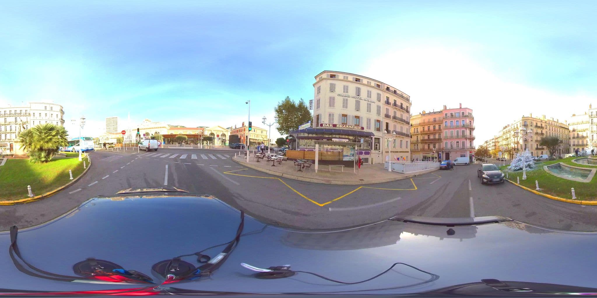 Street view near Hotel De La Gare, Toulon — © simmergis (CC BY-SA · Mapillary)
