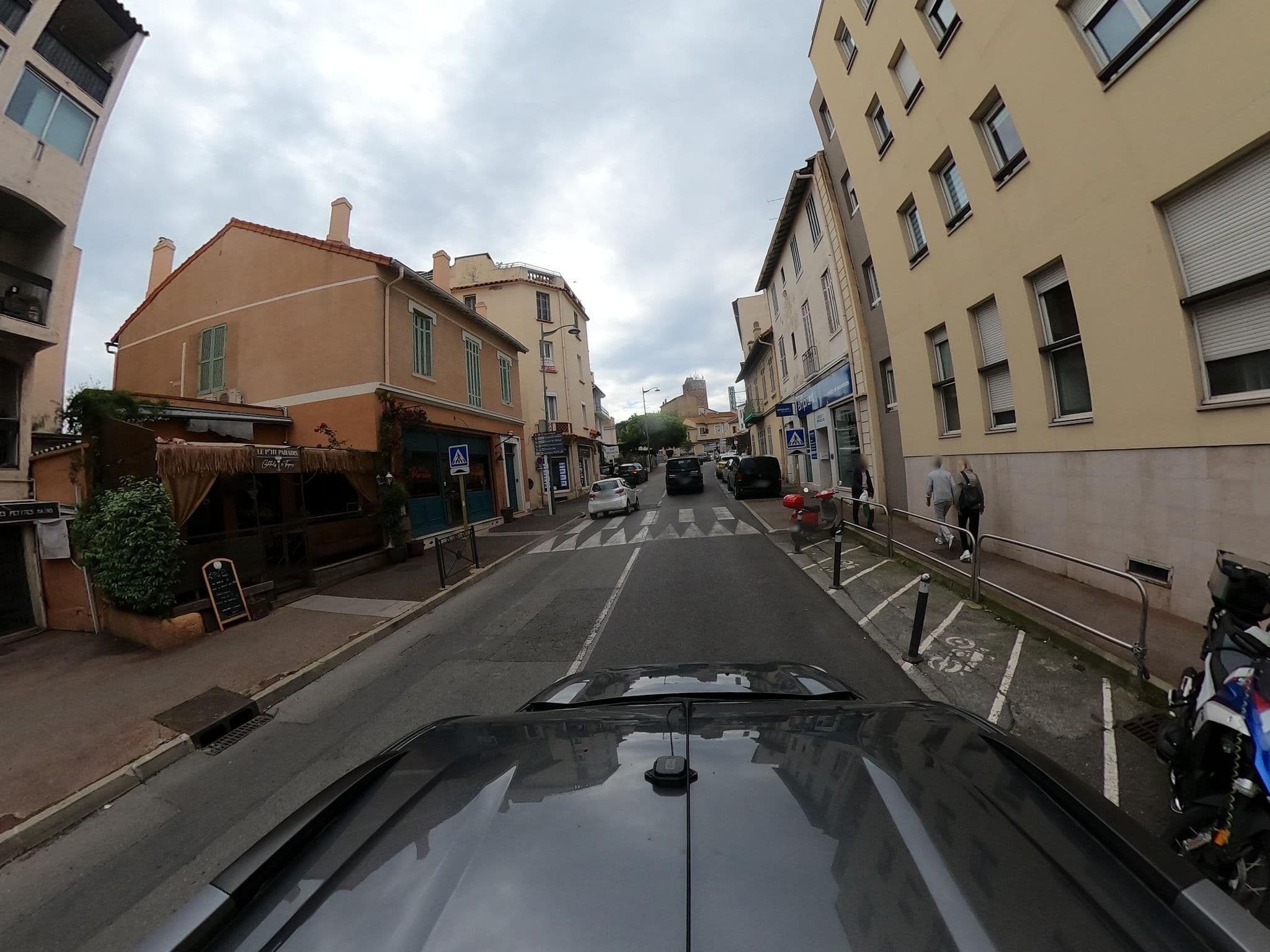 Street view near Hotel Le Prado De St Raph, Saint-Raphaël — © eric_s (CC BY-SA · Mapillary)