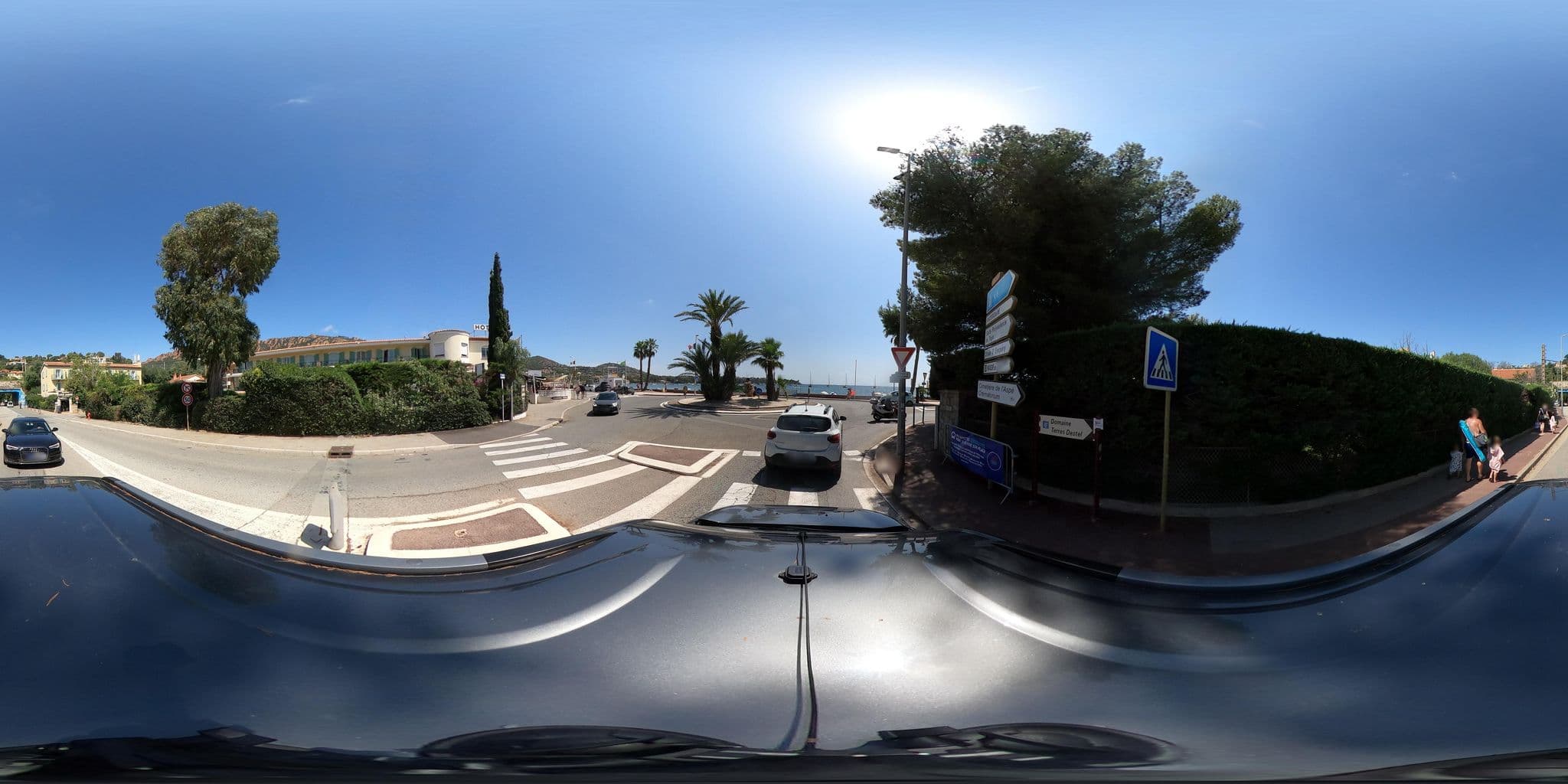 Street view near Hôtel l'Esterella, Saint-Raphaël — © eric_s (CC BY-SA · Mapillary)