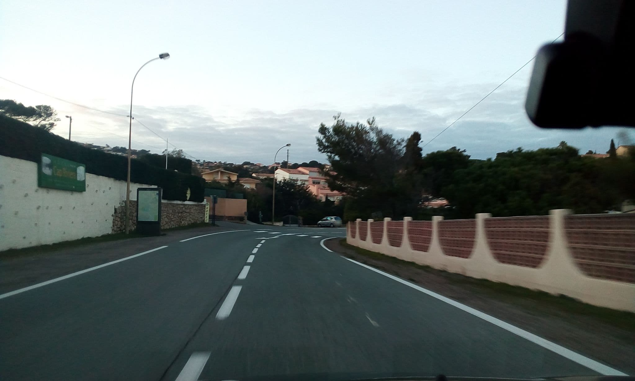 Street view near Hôtel Cap Riviera, Fréjus — © eric_s (CC BY-SA · Mapillary)