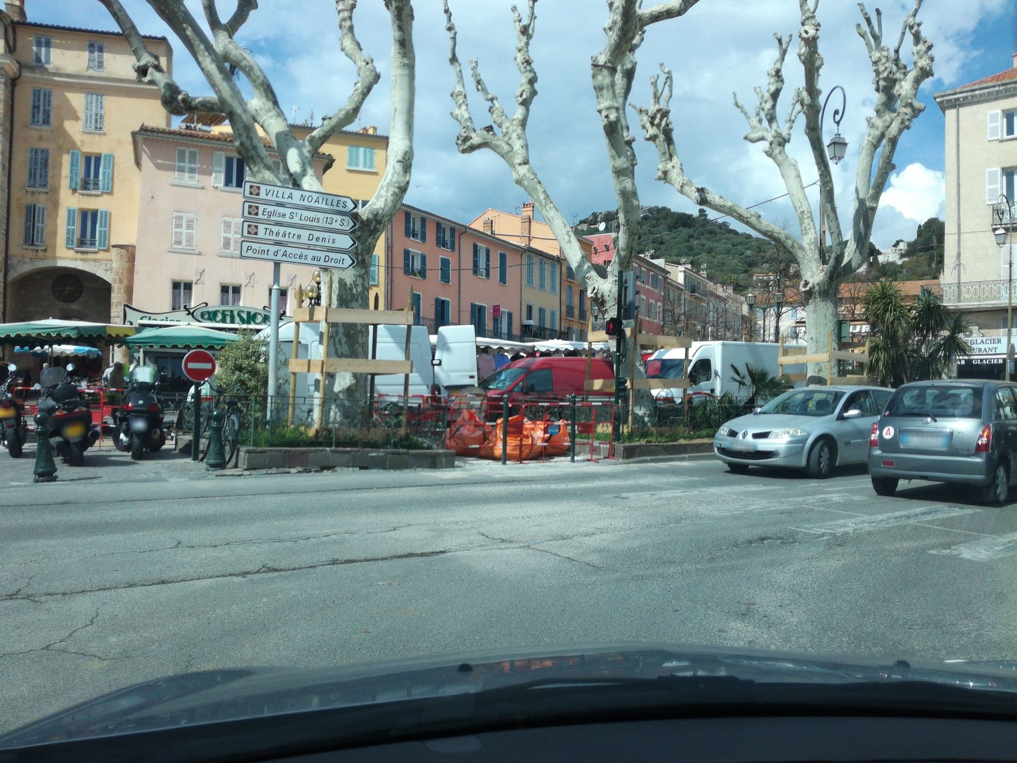 Street view near TUI STORE, Hyères — © baptistemm (CC BY-SA · Mapillary)