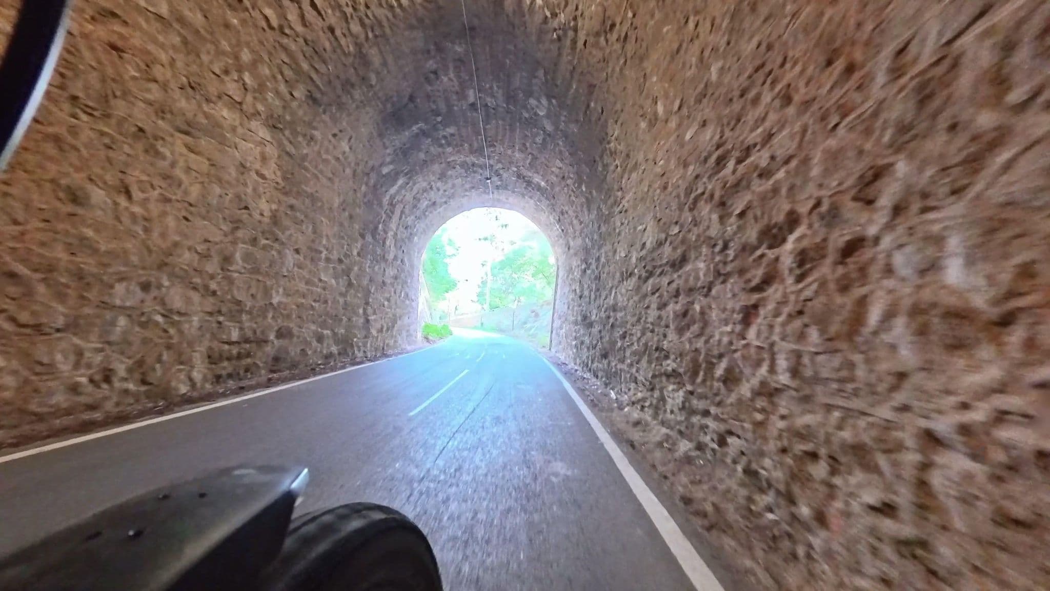 Street view near Hotel Les Roches, Le Lavandou — © voyage-hors-saison (CC BY-SA · Mapillary)