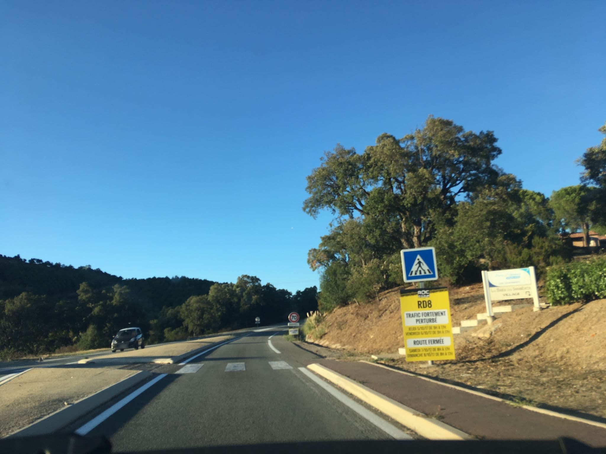 Street view near Vacancesvar, Sainte-Maxime — © phjarry (CC BY-SA · Mapillary)