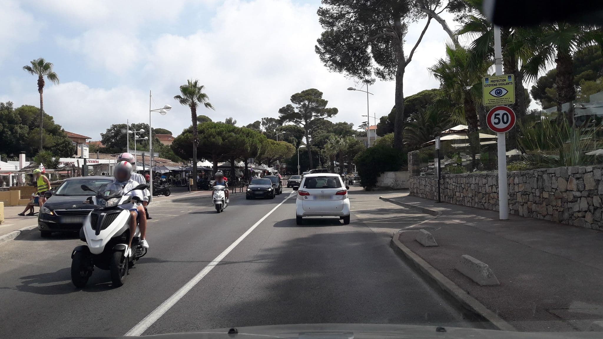 Street view near Hotel Saint-Aygulf, Fréjus — © eric_s (CC BY-SA · Mapillary)