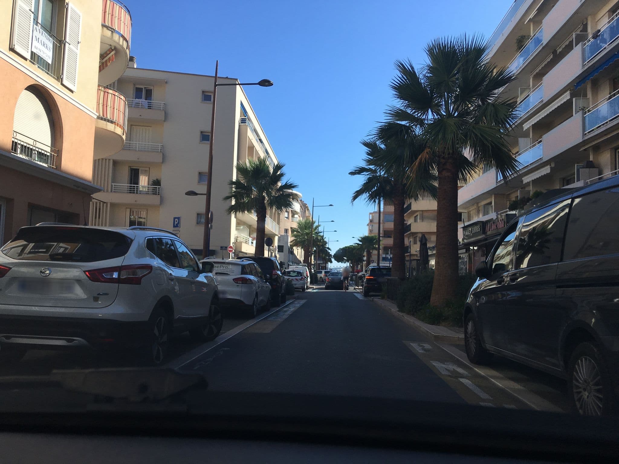 Street view near Hôtel le Revest, Sainte-Maxime — © phjarry (CC BY-SA · Mapillary)