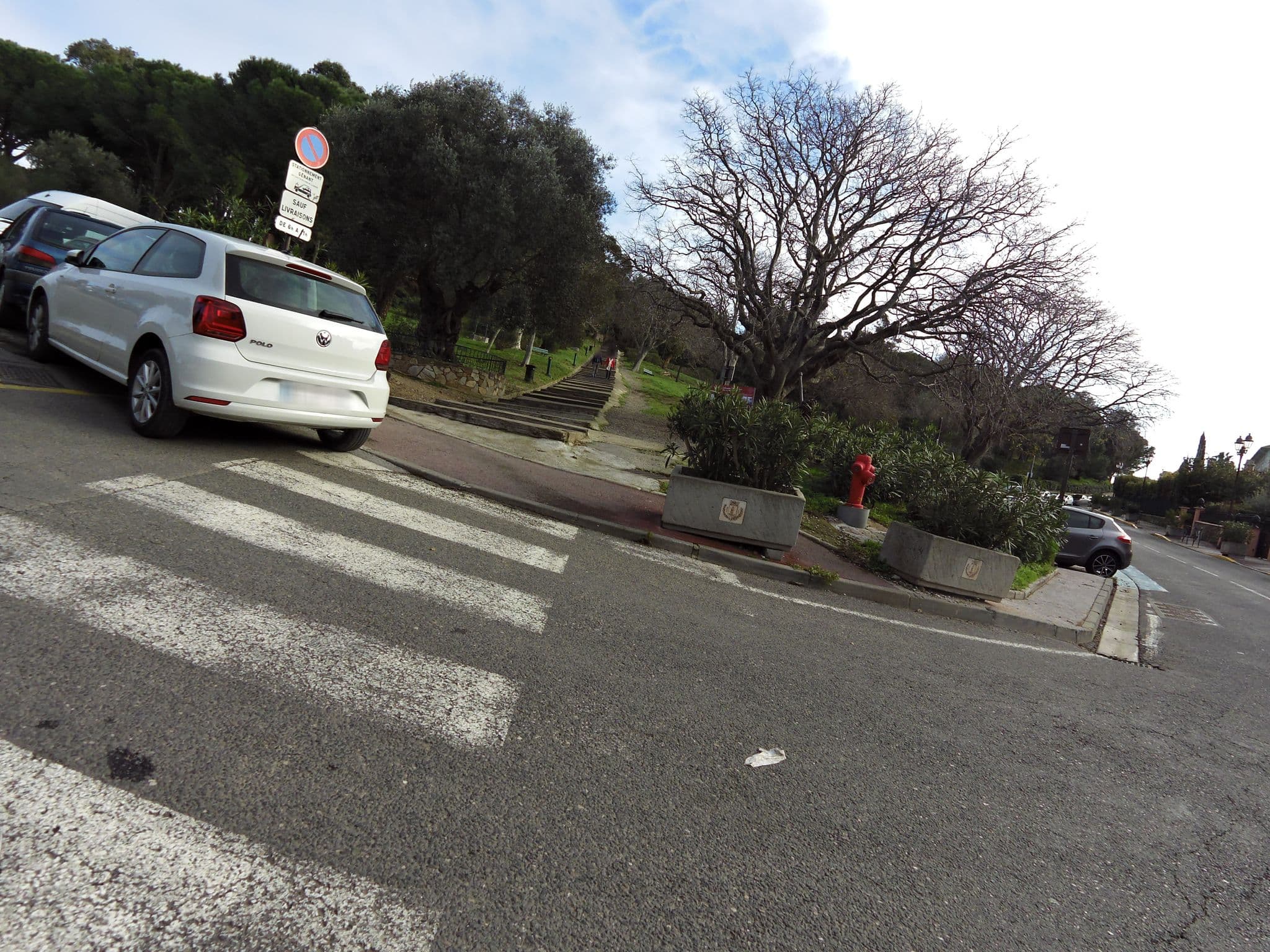 Street view near Hotel Le Y, Saint-Tropez — © marcuscalabresus (CC BY-SA · Mapillary)