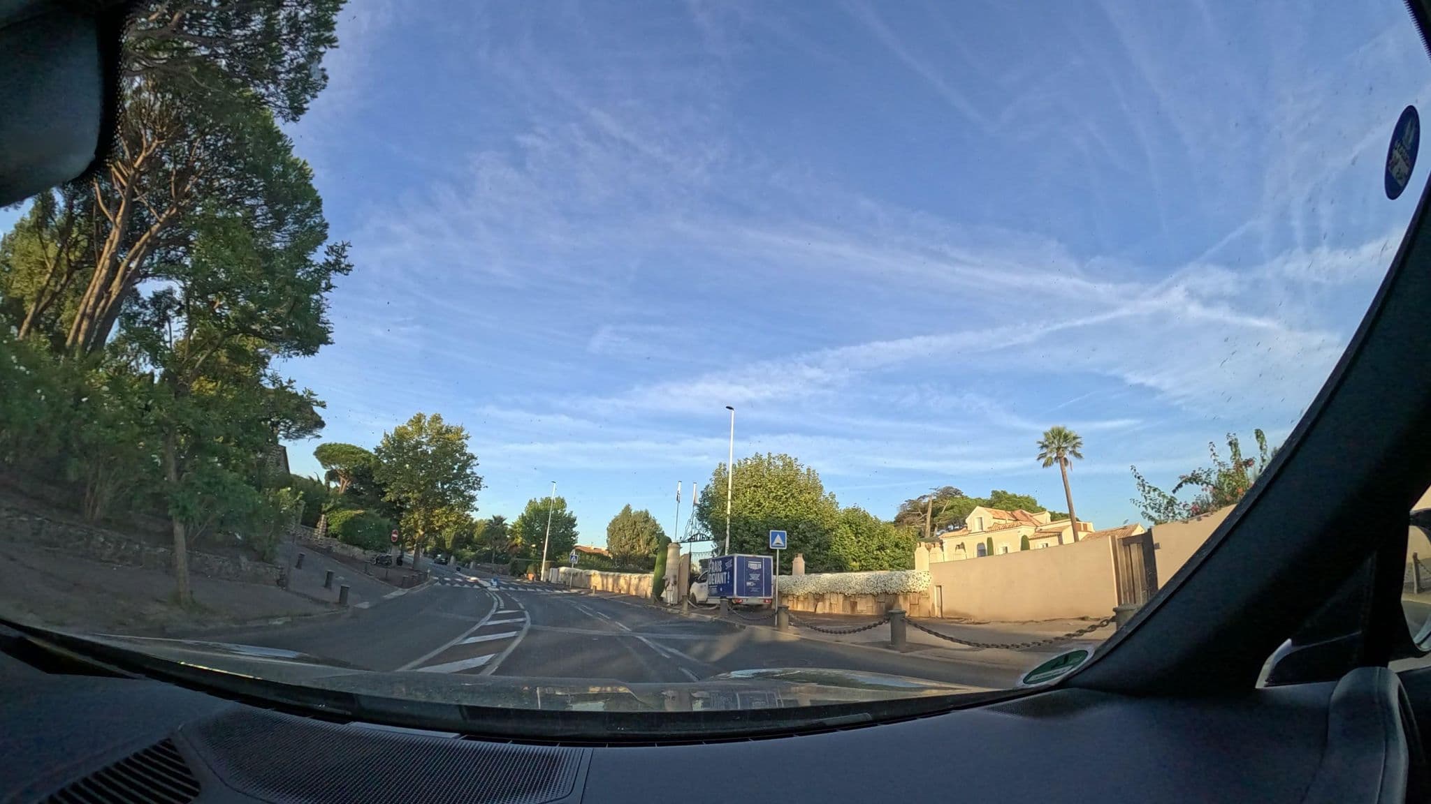 Street view near Cheval Blanc St-Tropez, Saint-Tropez — © pharris0n (CC BY-SA · Mapillary)