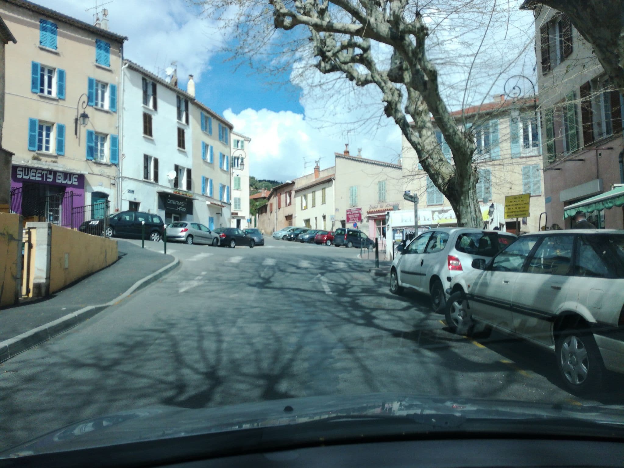Street view near Le Petit Hyerois, Hyères — © baptistemm (CC BY-SA · Mapillary)