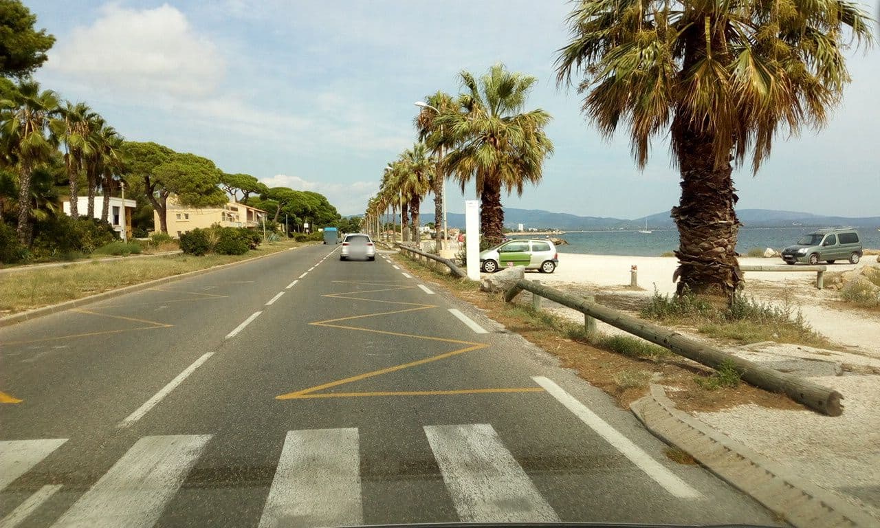 Street view near Vacances Bleues Résidence, Hyères — © selfishseahorse (CC BY-SA · Mapillary)