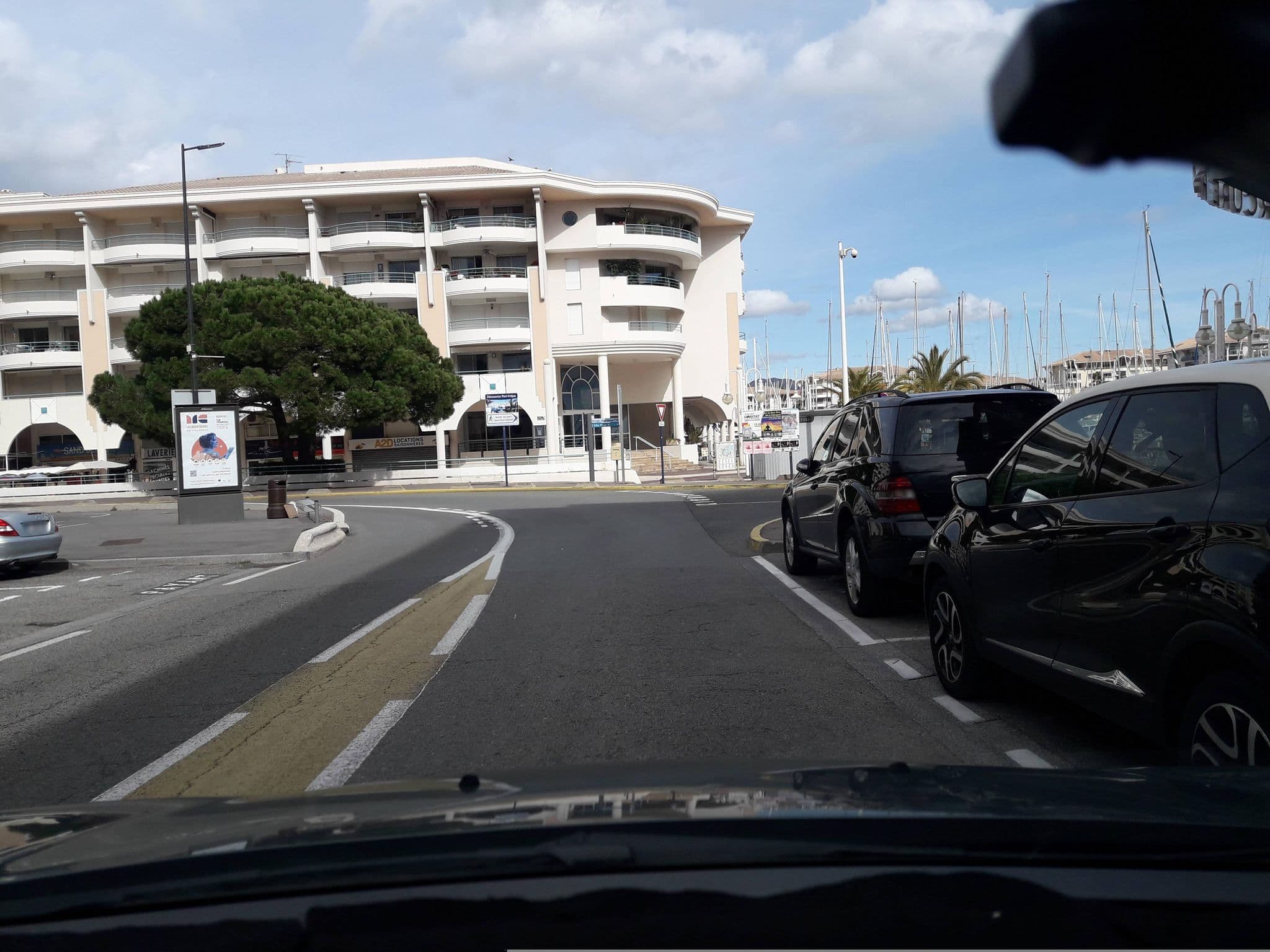 Street view near Mercure Pool, Fréjus — © eric_s (CC BY-SA · Mapillary)