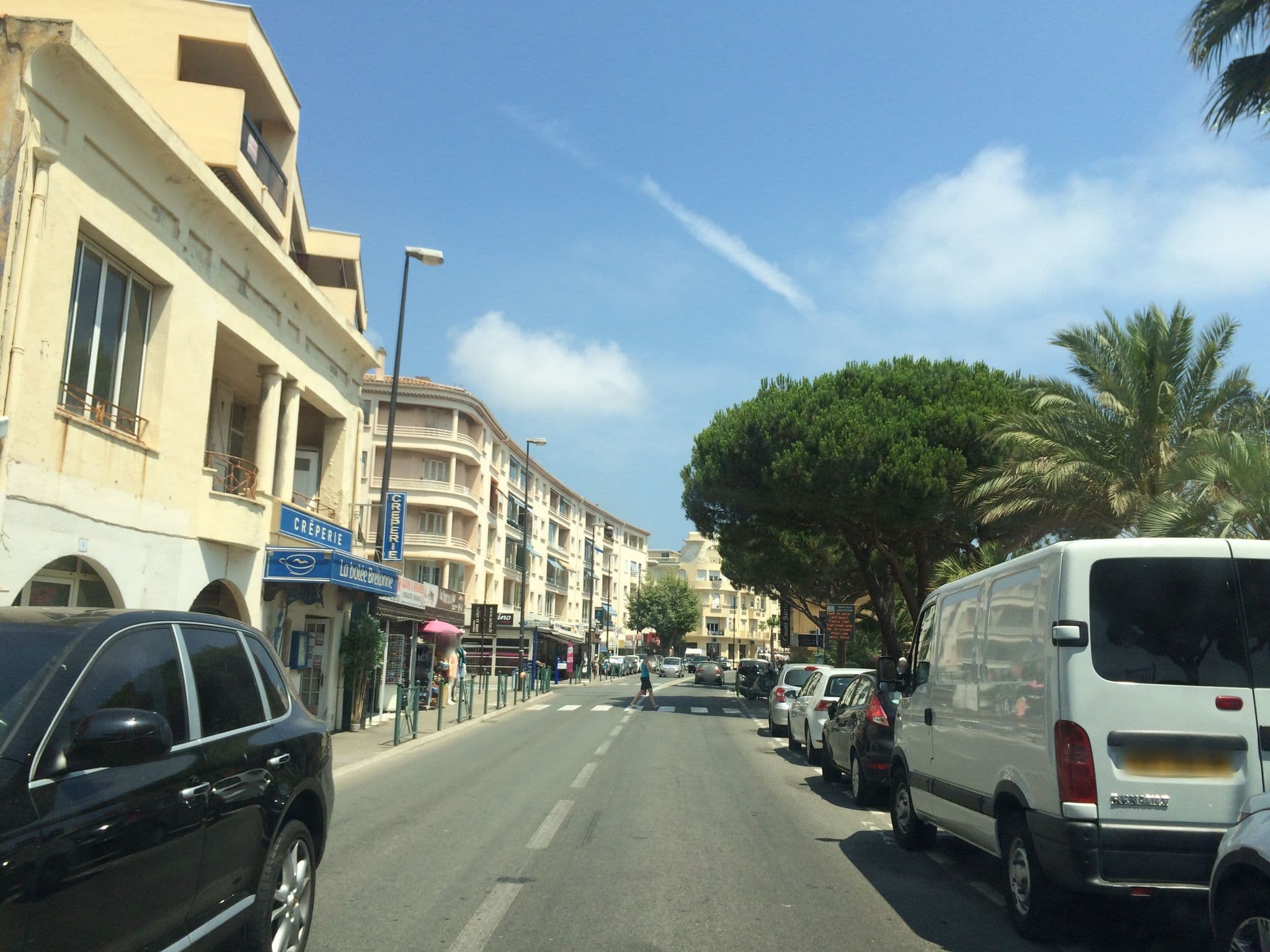 Street view near Caravelle, Sainte-Maxime — © sarawabreus (CC BY-SA · Mapillary)