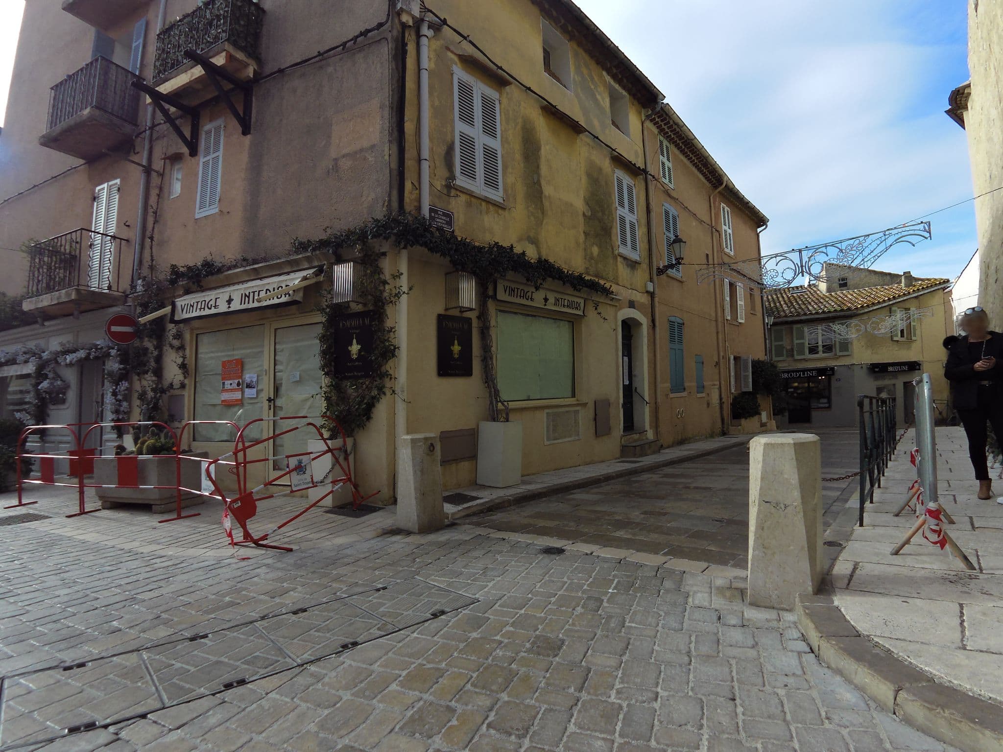 Street view near Maison Citadelle, Saint-Tropez — © marcuscalabresus (CC BY-SA · Mapillary)