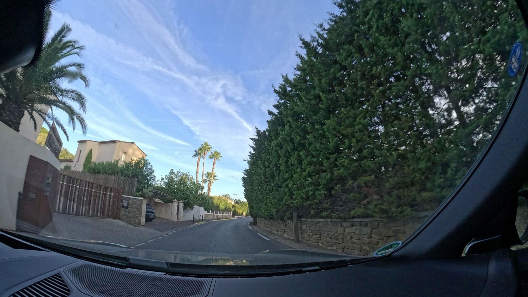 Street view near Villa Cosy, Saint-Tropez — © pharris0n (CC BY-SA · Mapillary)
