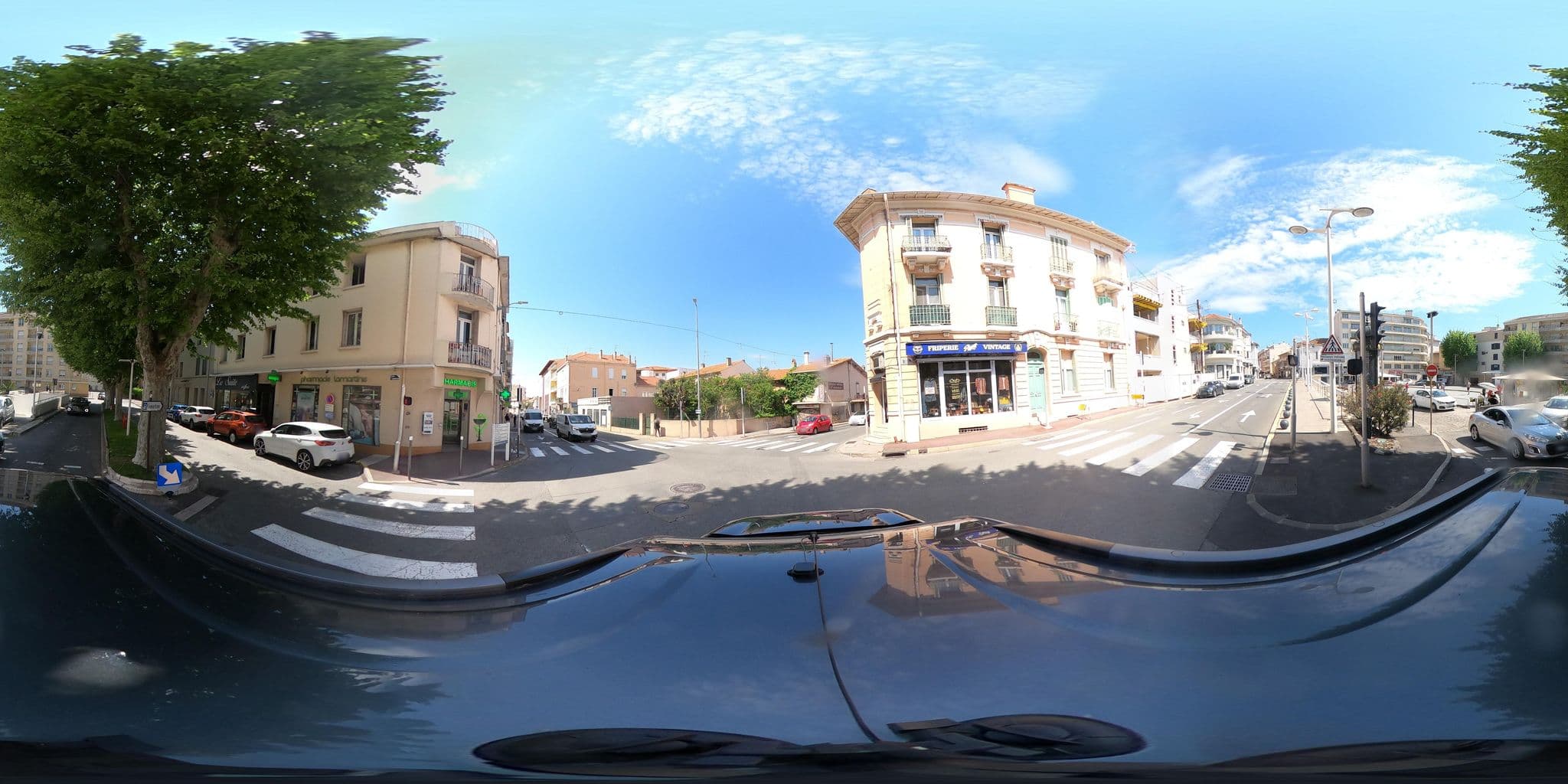 Street view near Aux Mimosas, Saint-Raphaël — © eric_s (CC BY-SA · Mapillary)