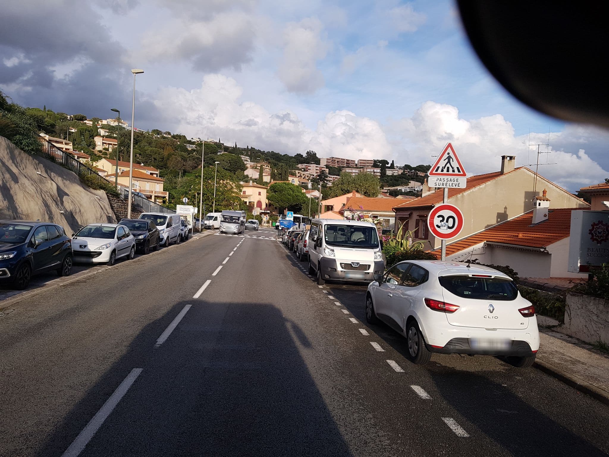 Street view near Immeuble Centre Ville du Lavandou, Le Lavandou — © bernardvoyageur (CC BY-SA · Mapillary)