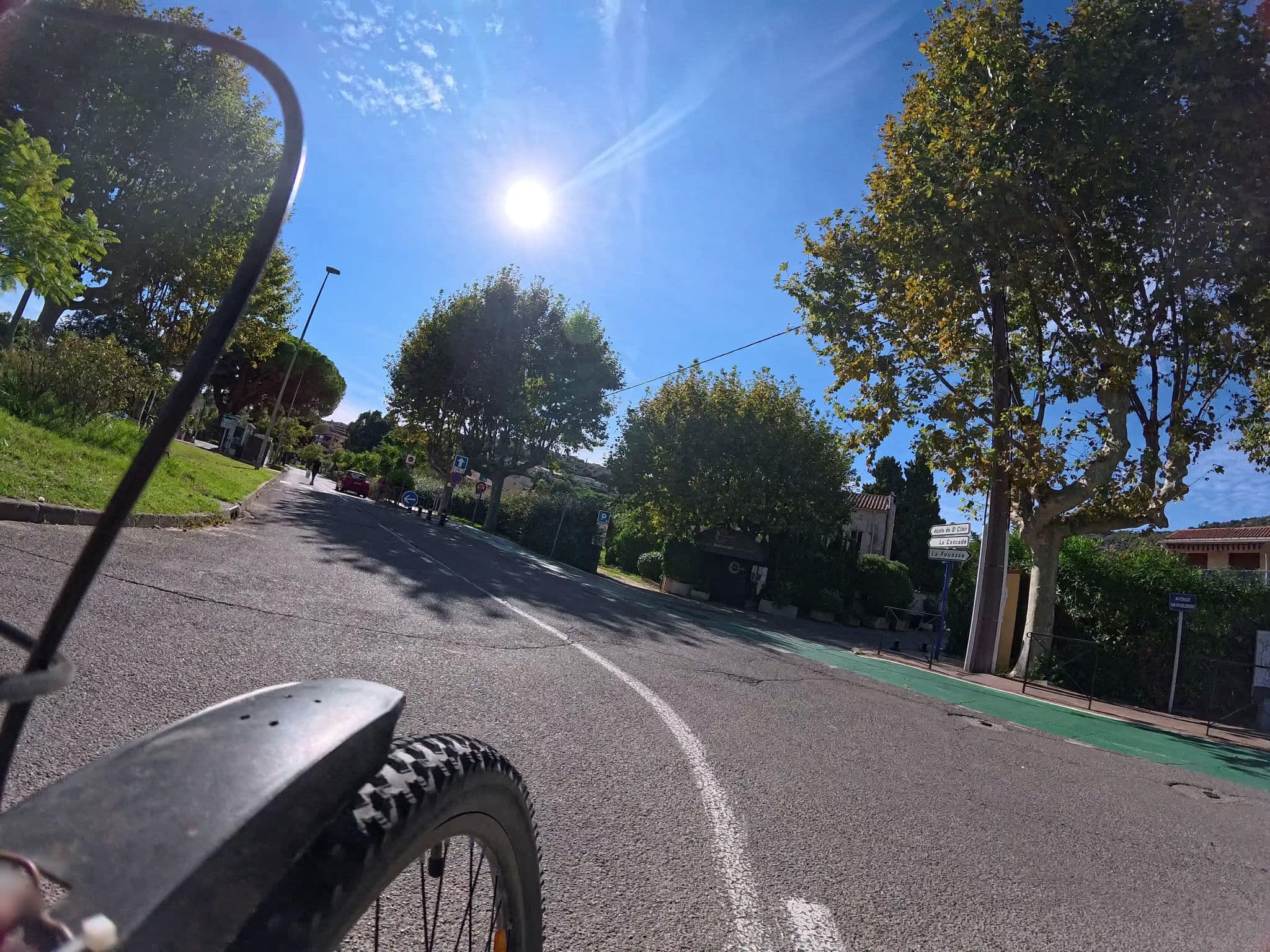 Street view near Les Sables d'Or Hotel Bormes-Les-Mimosas, Le Lavandou — © voyage-hors-saison (CC BY-SA · Mapillary)