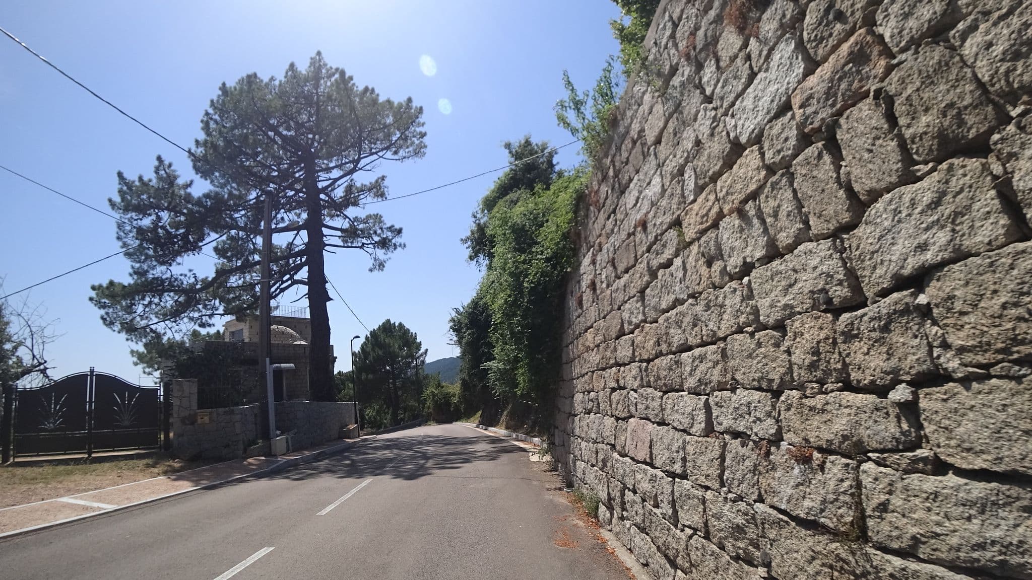 Street view near Le Refuge, Porto-Vecchio — © yod4z (CC BY-SA · Mapillary)