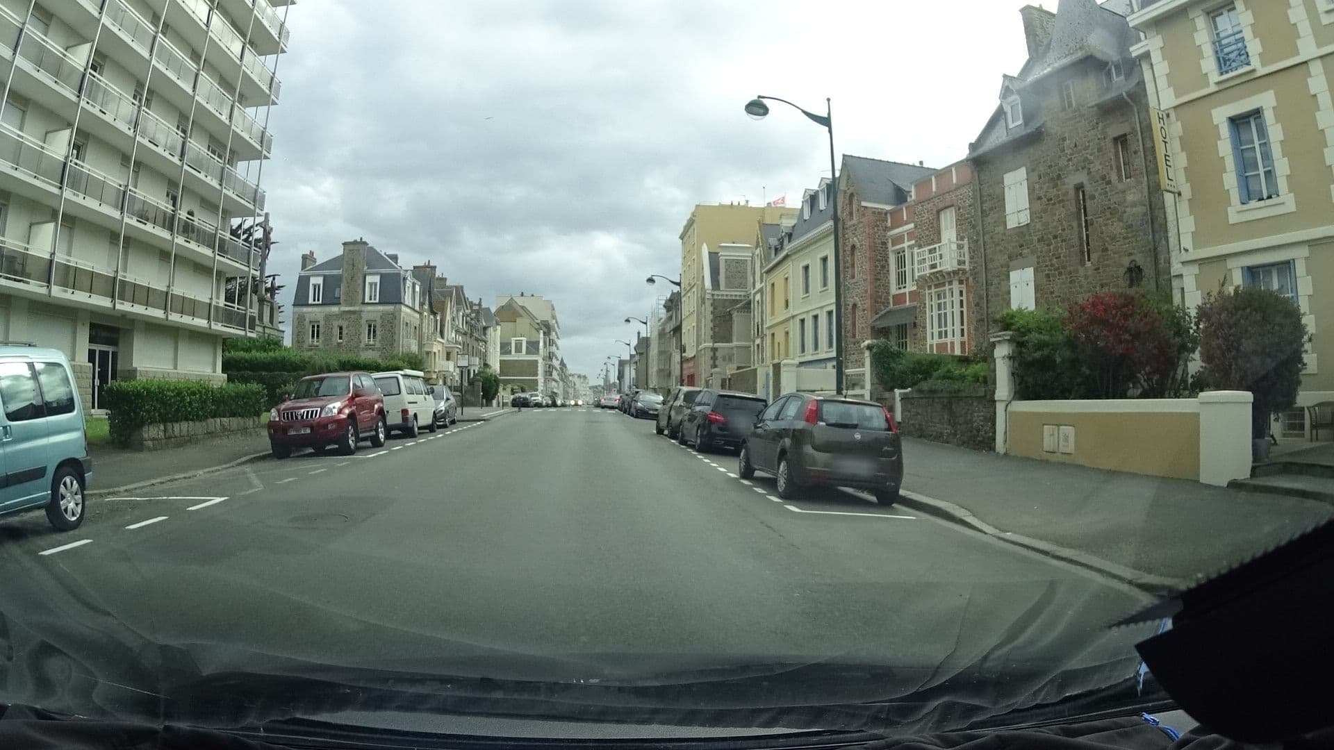 Street view near Hôtel Le Beaufort, Saint-Malo — © ljbouere (CC BY-SA · Mapillary)