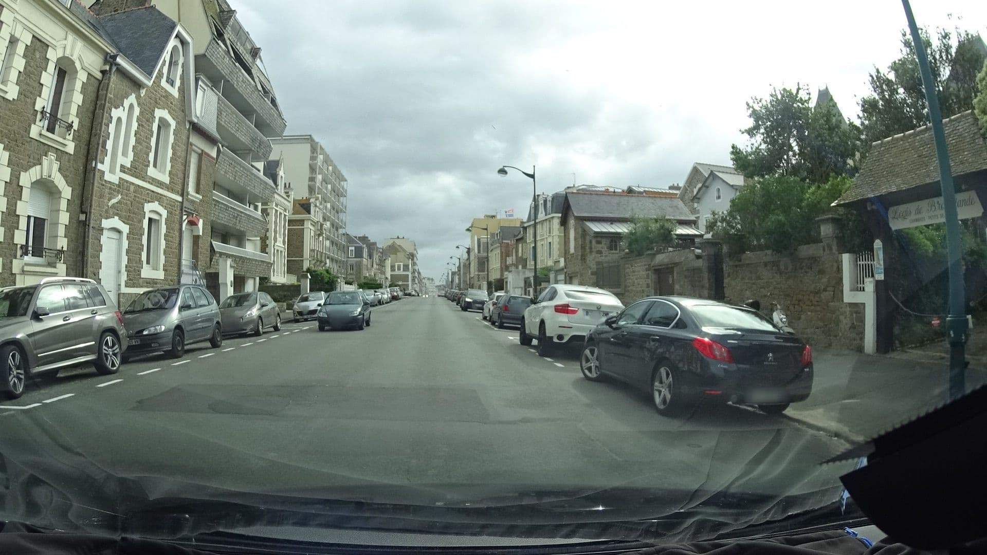 Street view near Hôtel Logis de Brocéliande, Saint-Malo — © ljbouere (CC BY-SA · Mapillary)