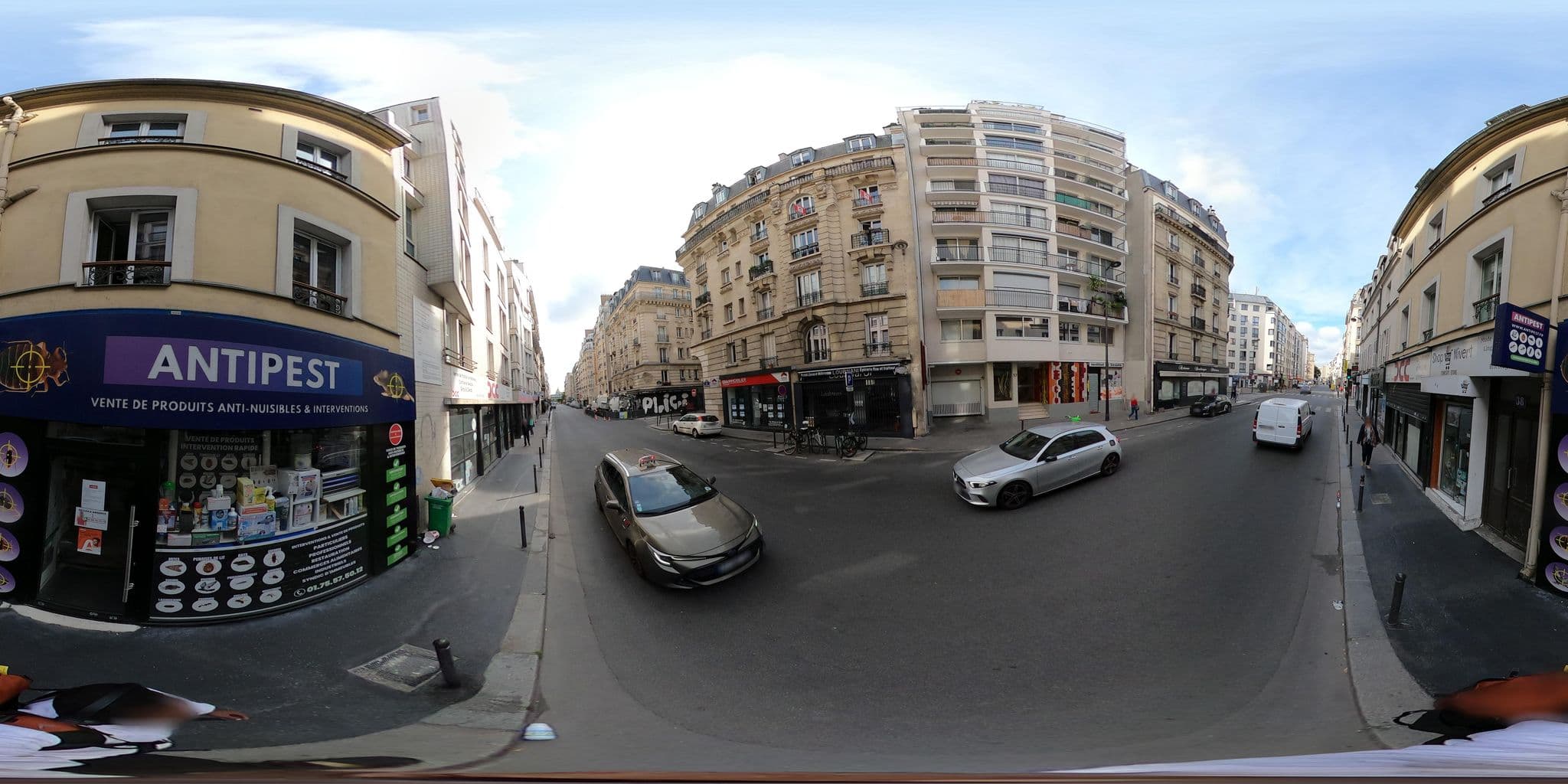 Street view near Hôtel Wallace, Paris 15 Vaugirard — © Harsake (CC BY-SA · Mapillary)