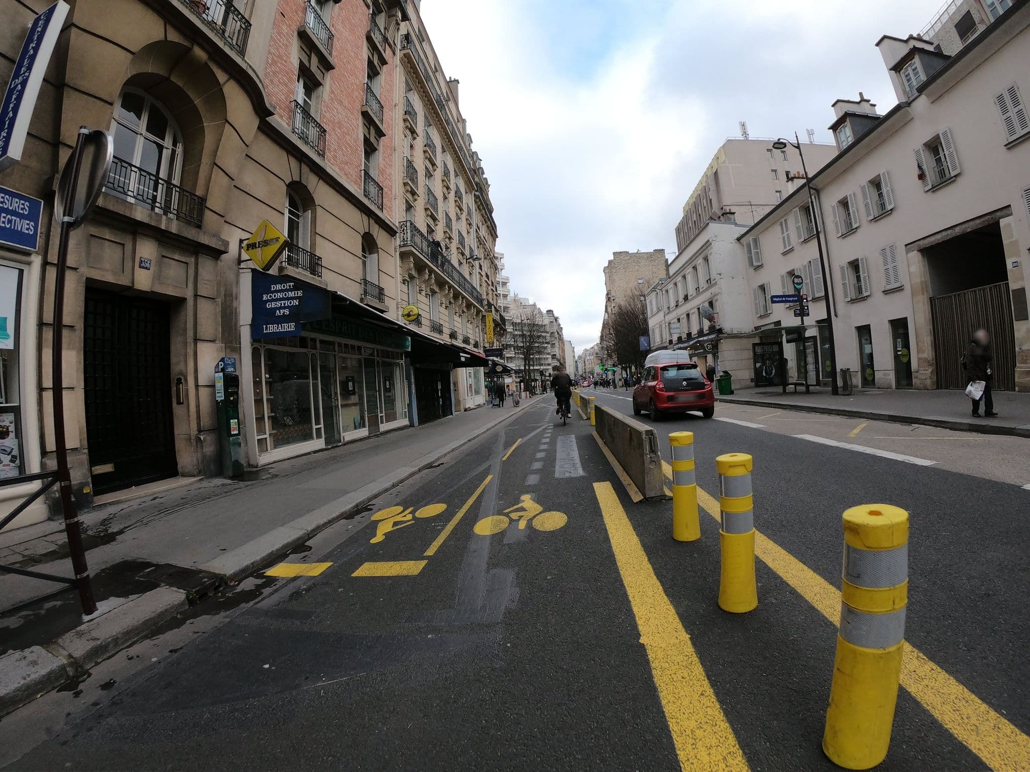 Street view near Moderniste, Paris 15 Vaugirard — © ywwwes (CC BY-SA · Mapillary)