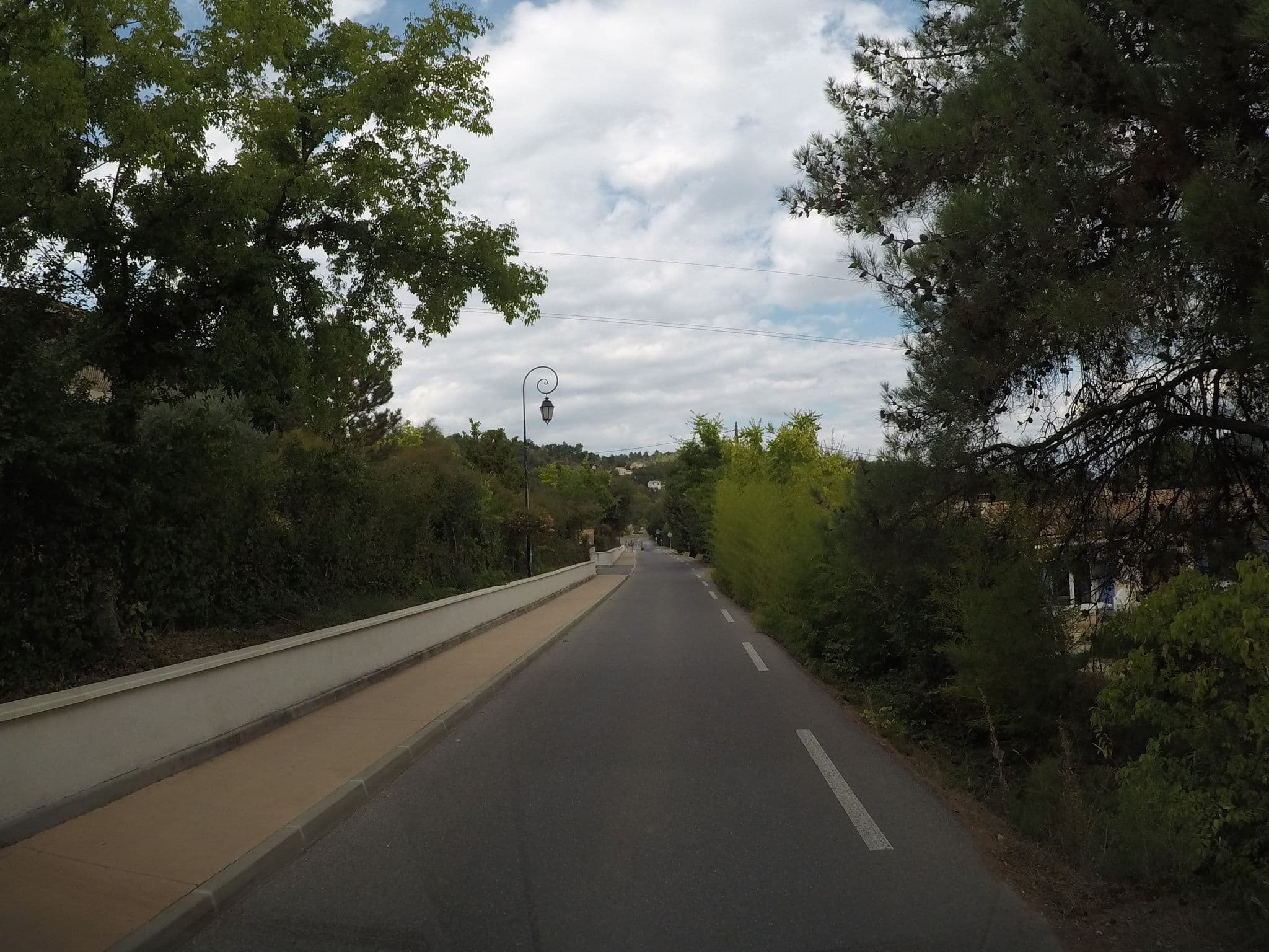 Street view near Chateau Laval Hotel Greoux-les-Bains, Gréoux-les-Bains — © yaron (CC BY-SA · Mapillary)