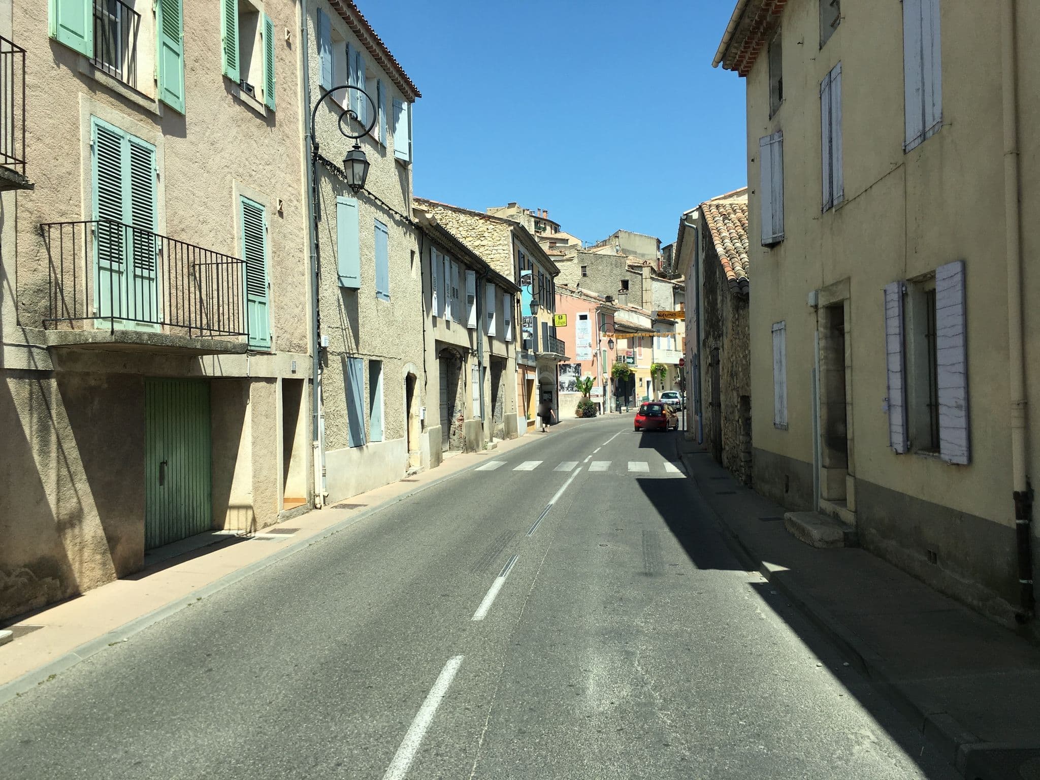Street view near Domaine d'Aurabelle, Gréoux-les-Bains — © yaron (CC BY-SA · Mapillary)