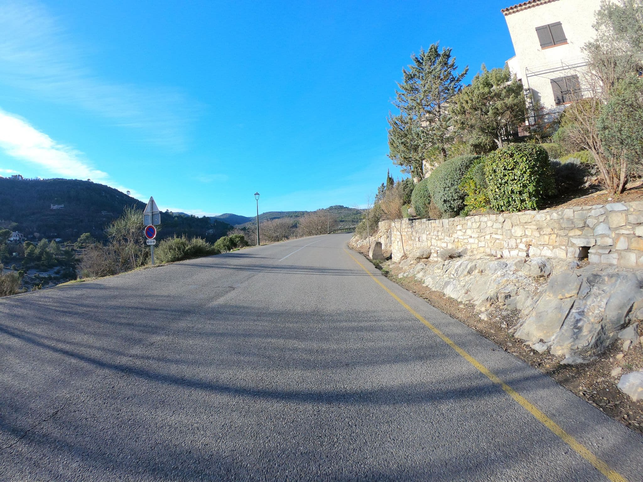 Street view near Chateau d'Esparron, Gréoux-les-Bains — © joostjakob (CC BY-SA · Mapillary)