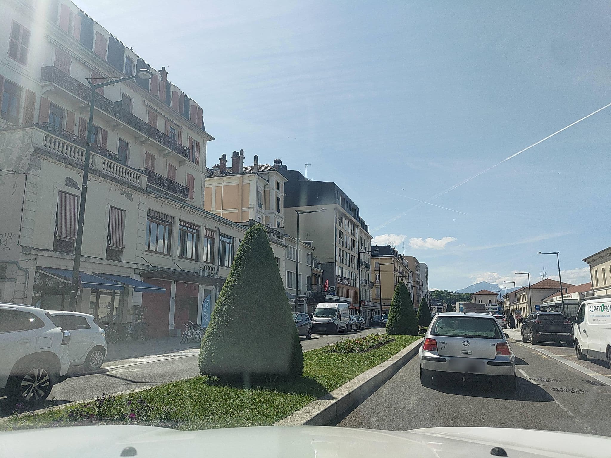 Street view near Grand Hôtel d'Orient, Aix-les-Bains — © MatthieuF4FNE (CC BY-SA · Mapillary)