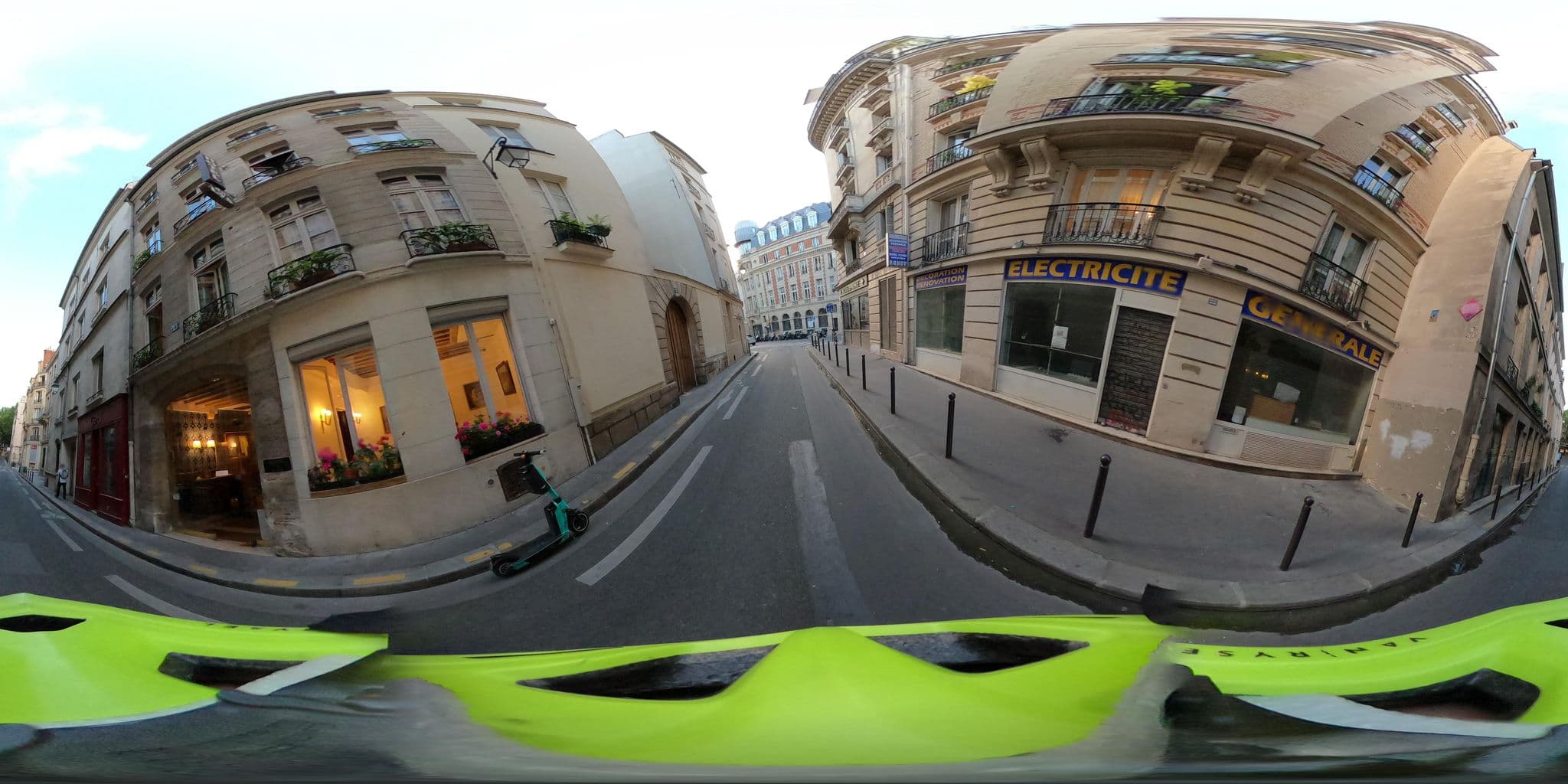 Street view near Hôtel du Lys, Paris — © Stefdegreef (CC BY-SA · Mapillary)